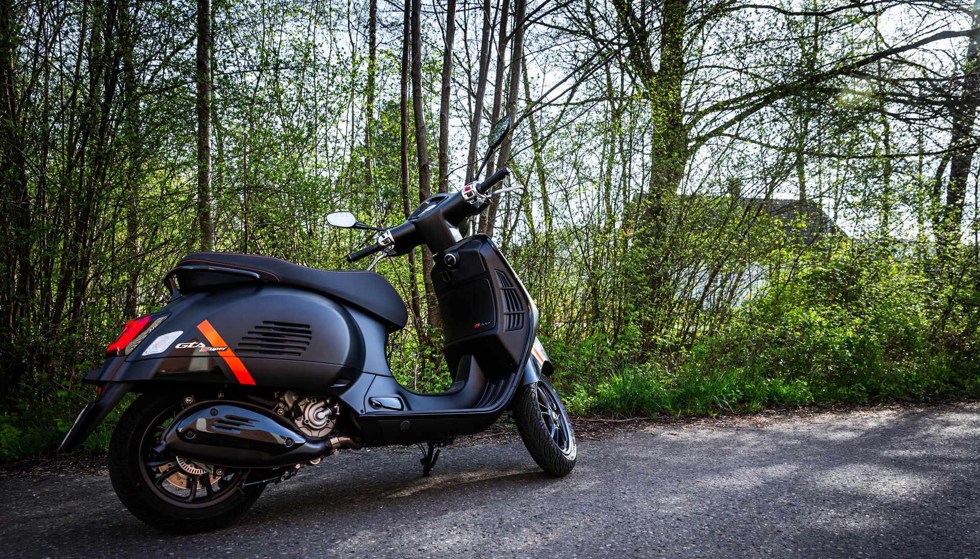 PIAGGIO Vespa GTS 300 Super Sport ABS-image-2