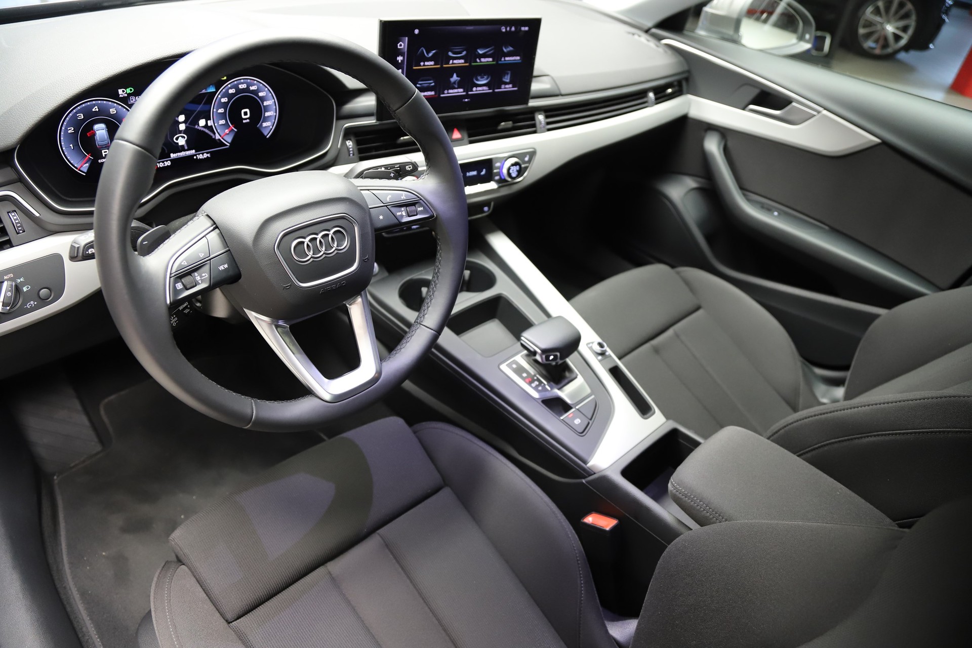 AUDI A4 Avant 2.0 40TFSI S-Line S-Tronic-image-5