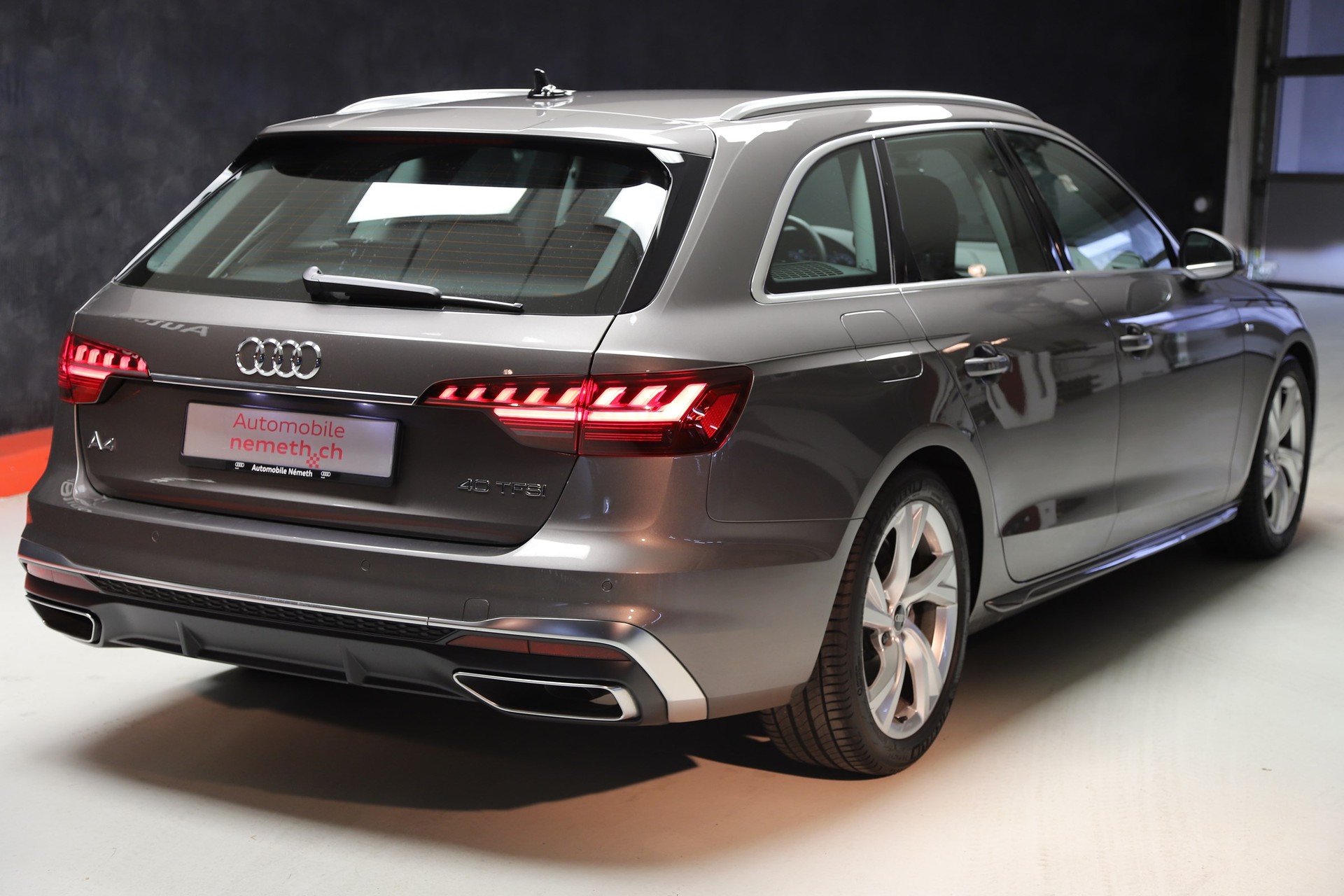 AUDI A4 Avant 2.0 40TFSI S-Line S-Tronic-showroom-element-2
