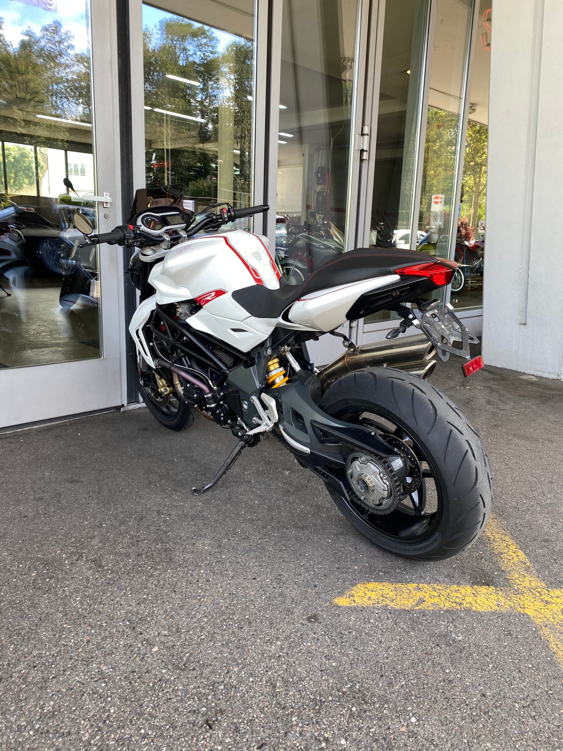 MV AGUSTA B4 Brutale 1090 R-image-9