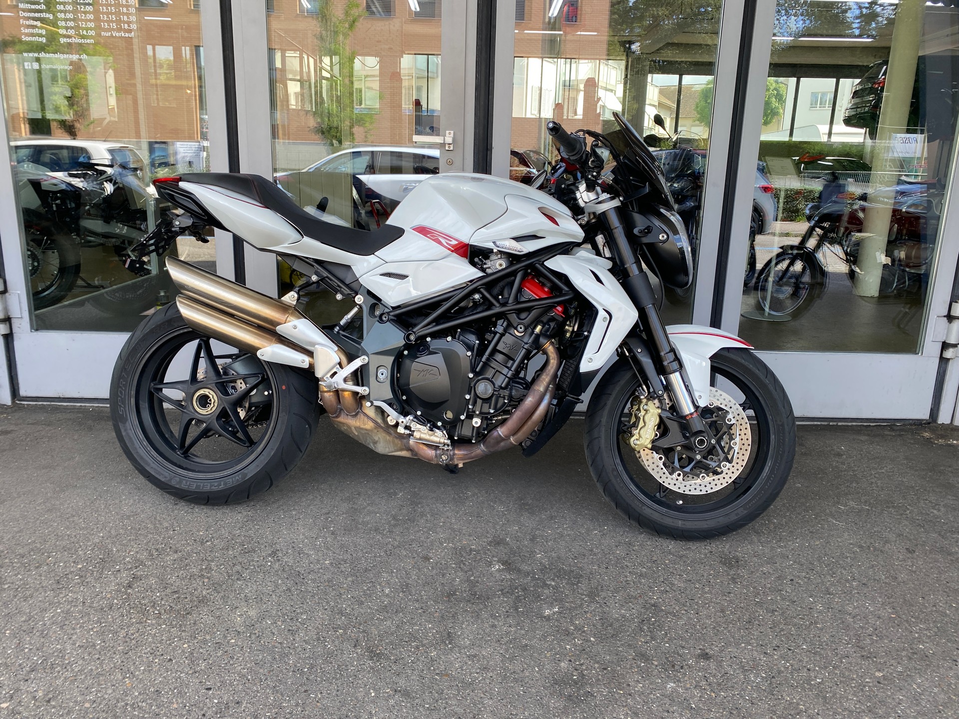 MV AGUSTA B4 Brutale 1090 R-image-1