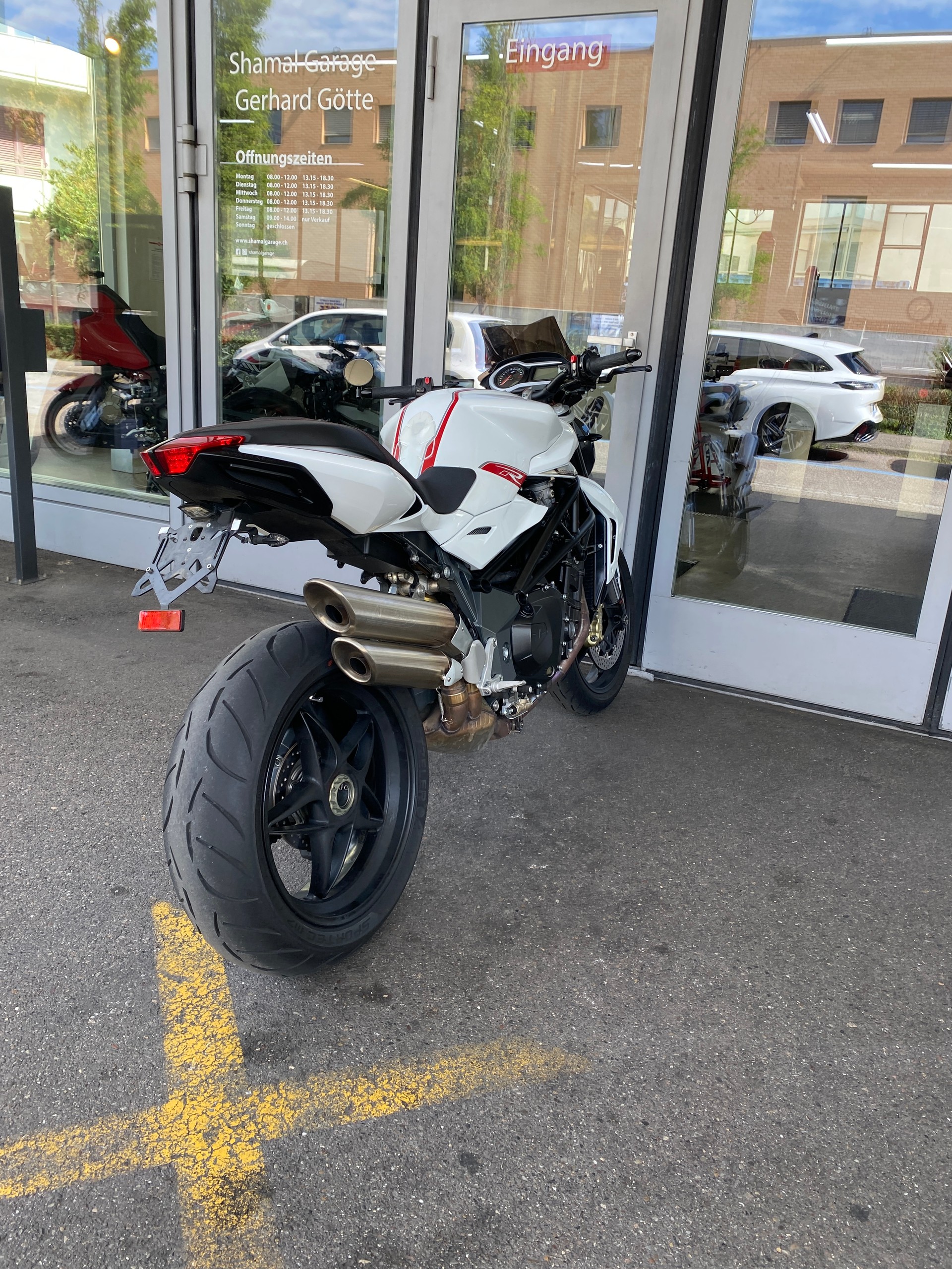 MV AGUSTA B4 Brutale 1090 R-image-11