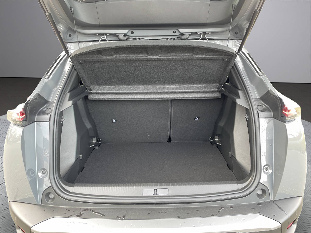 PEUGEOT 2008 1.2 Hybrid GT-image-10