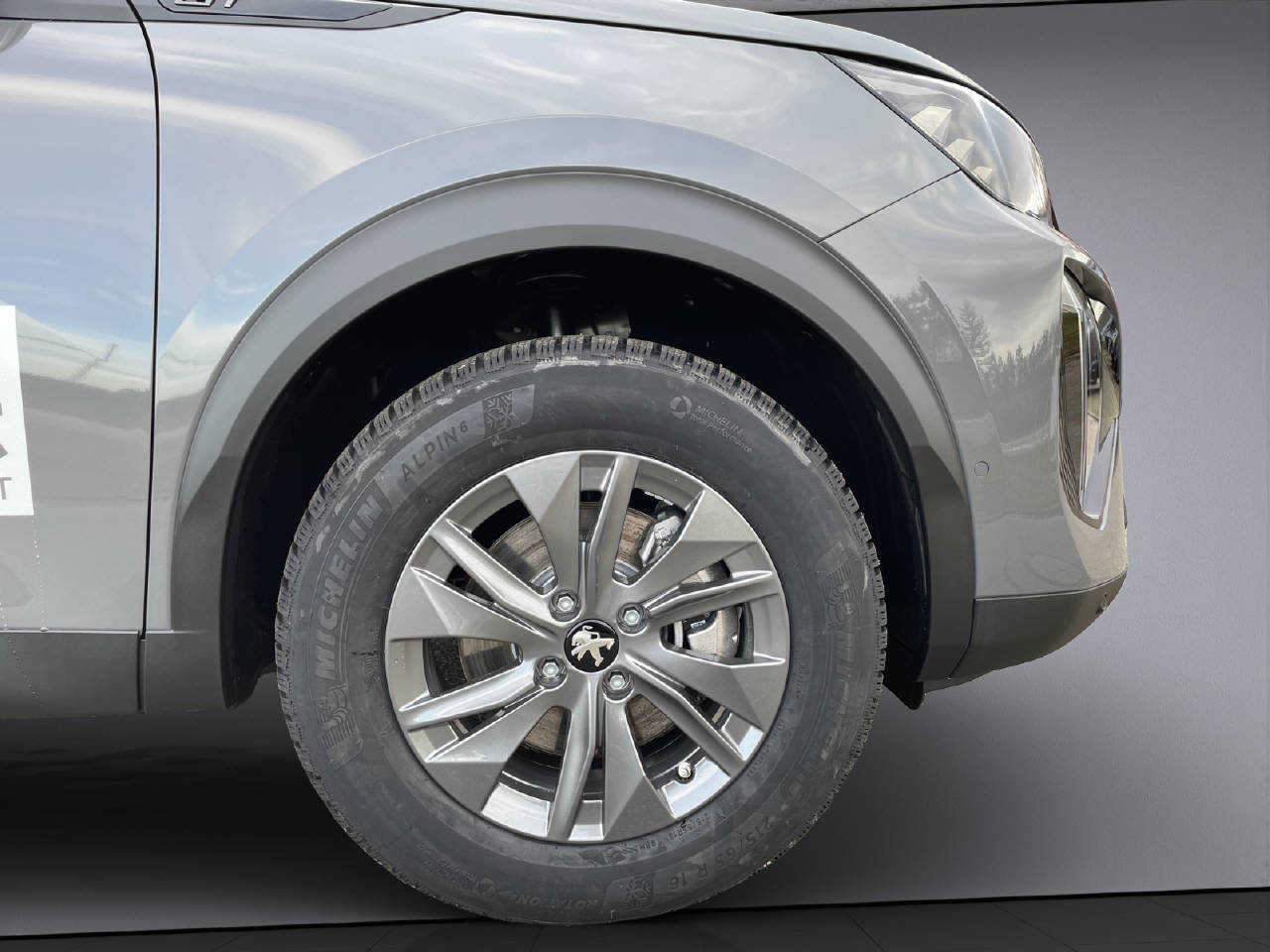 PEUGEOT 2008 1.2 Hybrid GT-image-11