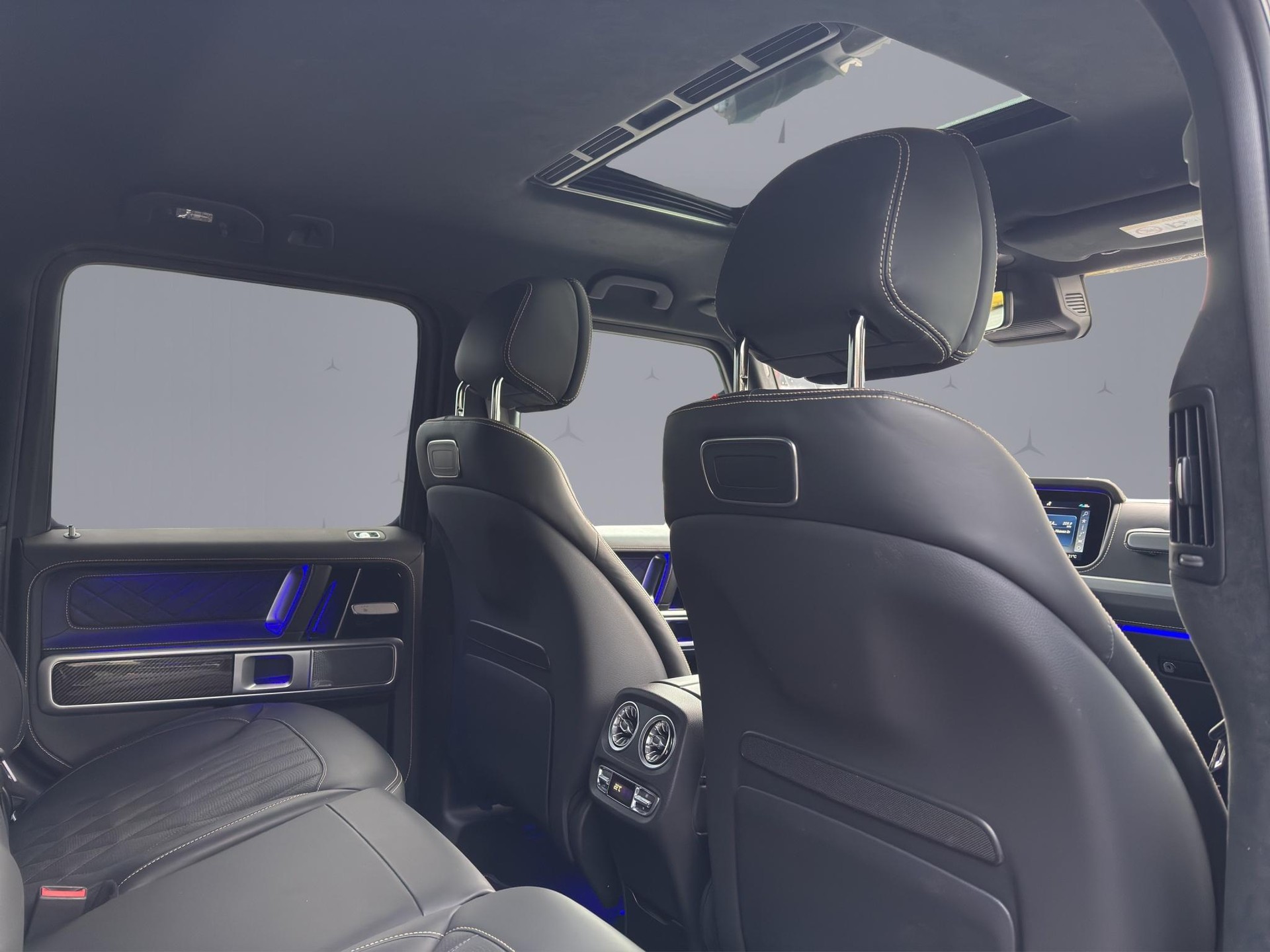 MERCEDES-BENZ G 63 AMG-image-16