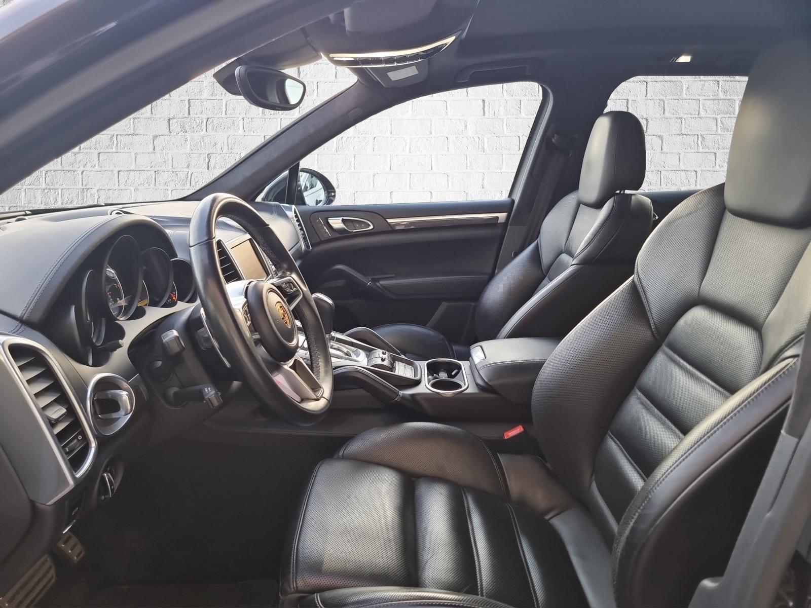 PORSCHE Cayenne Turbo-image-8