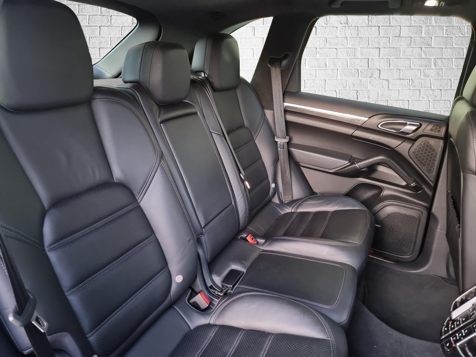 PORSCHE Cayenne Turbo-image-14