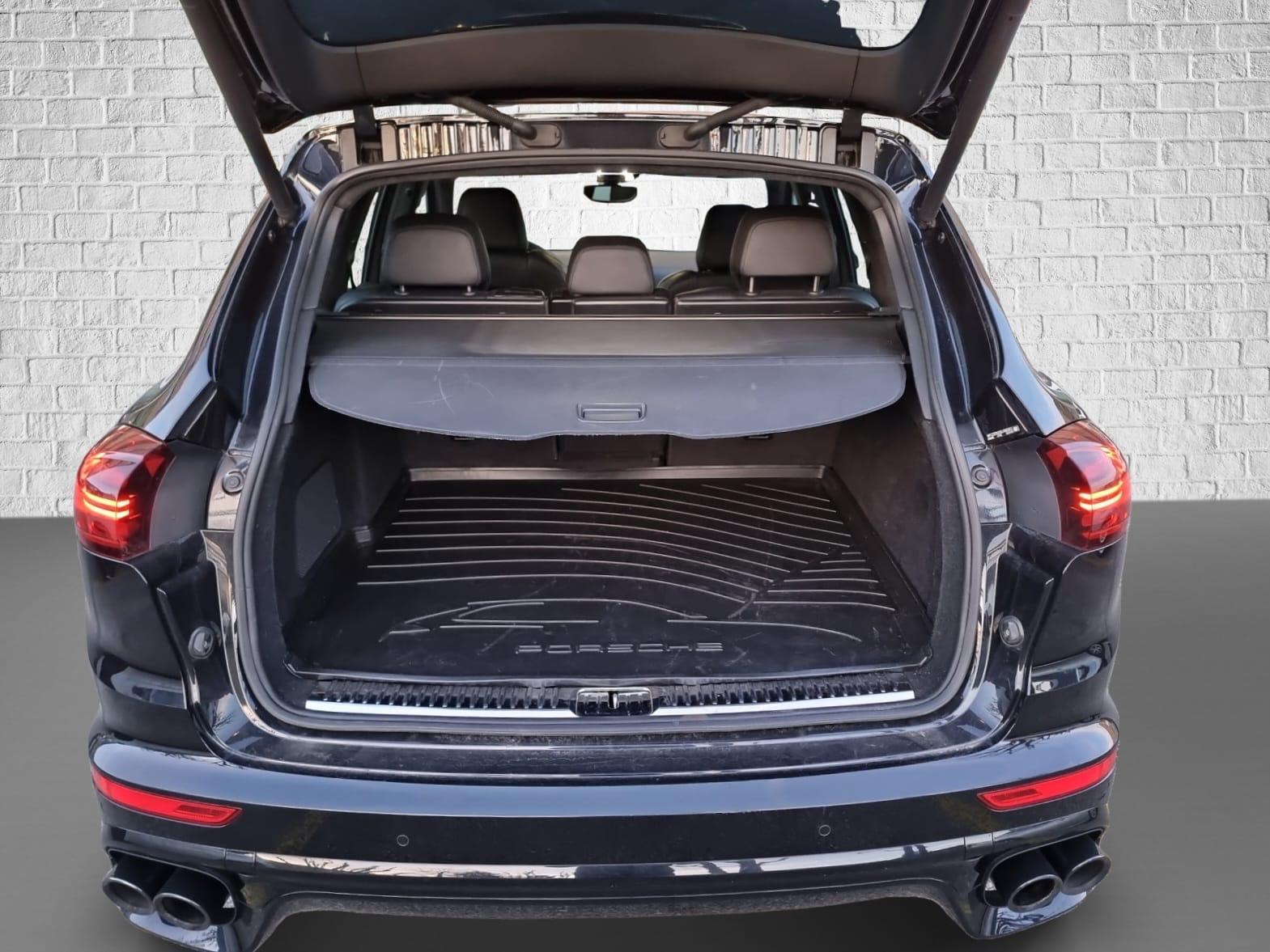 PORSCHE Cayenne Turbo-image-15