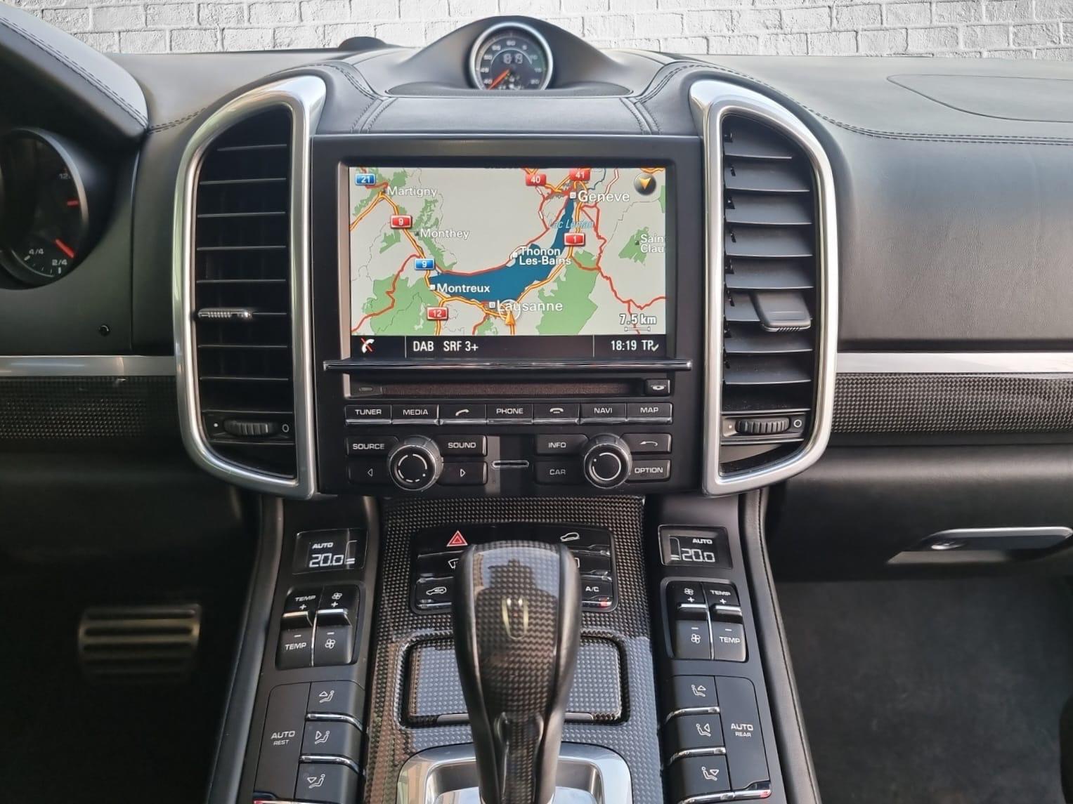 PORSCHE Cayenne Turbo-image-11