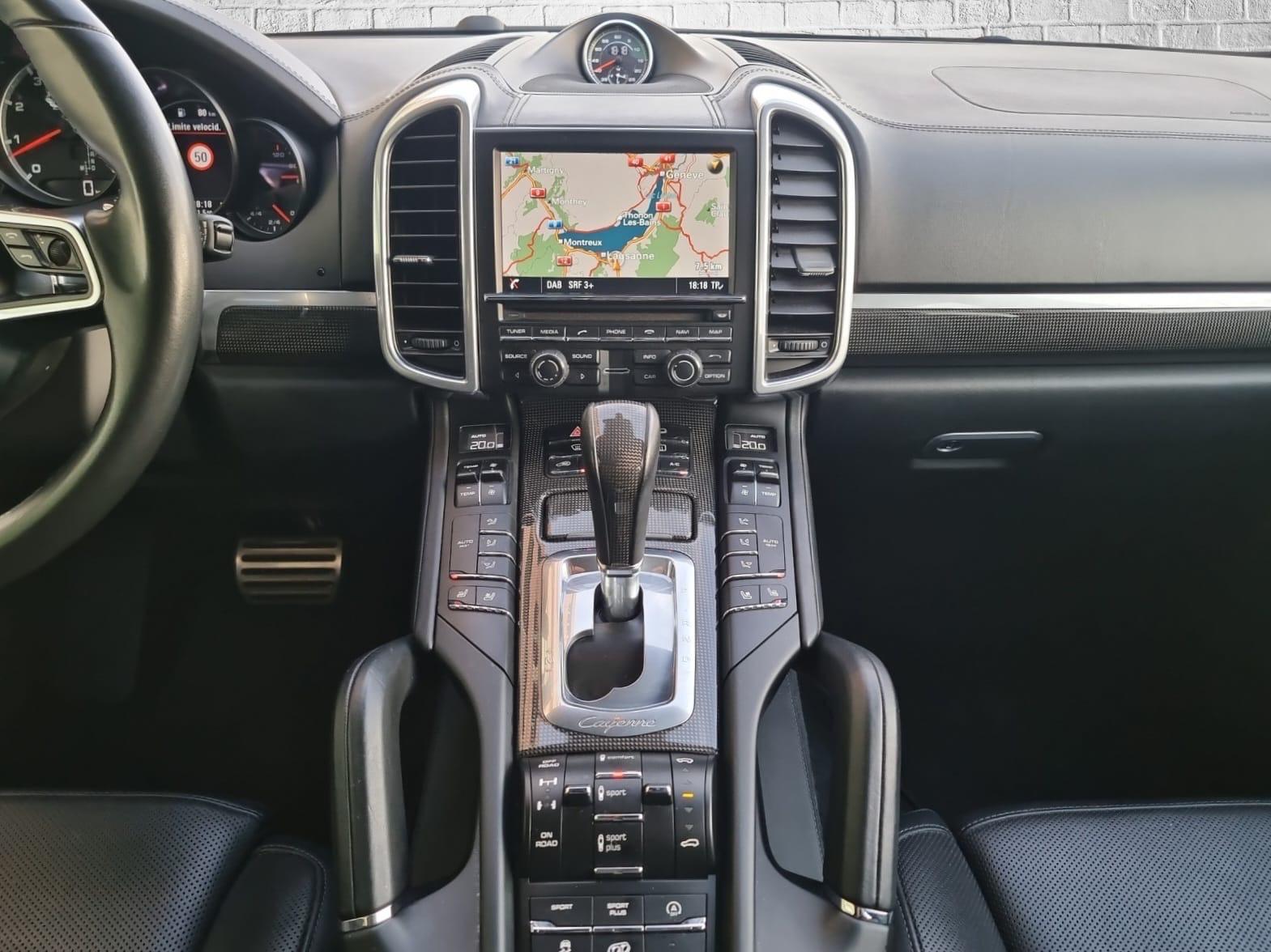 PORSCHE Cayenne Turbo-image-10
