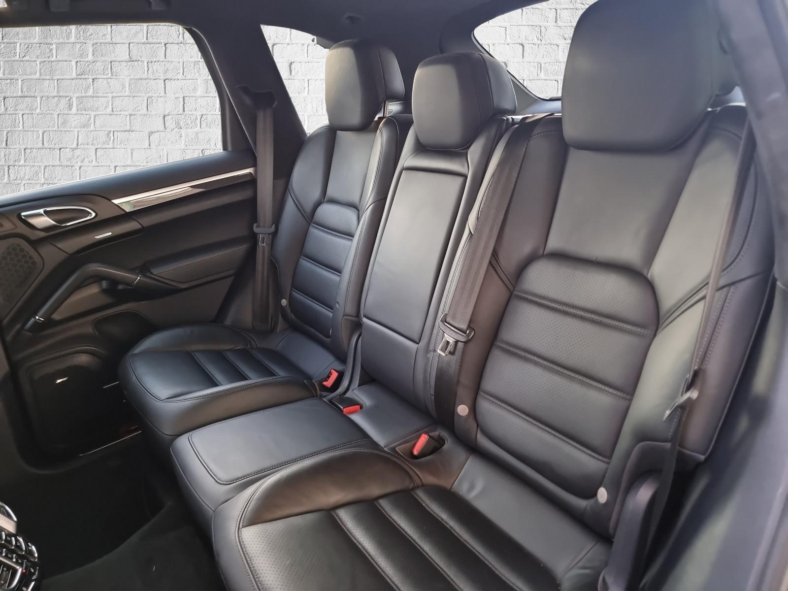 PORSCHE Cayenne Turbo-image-13