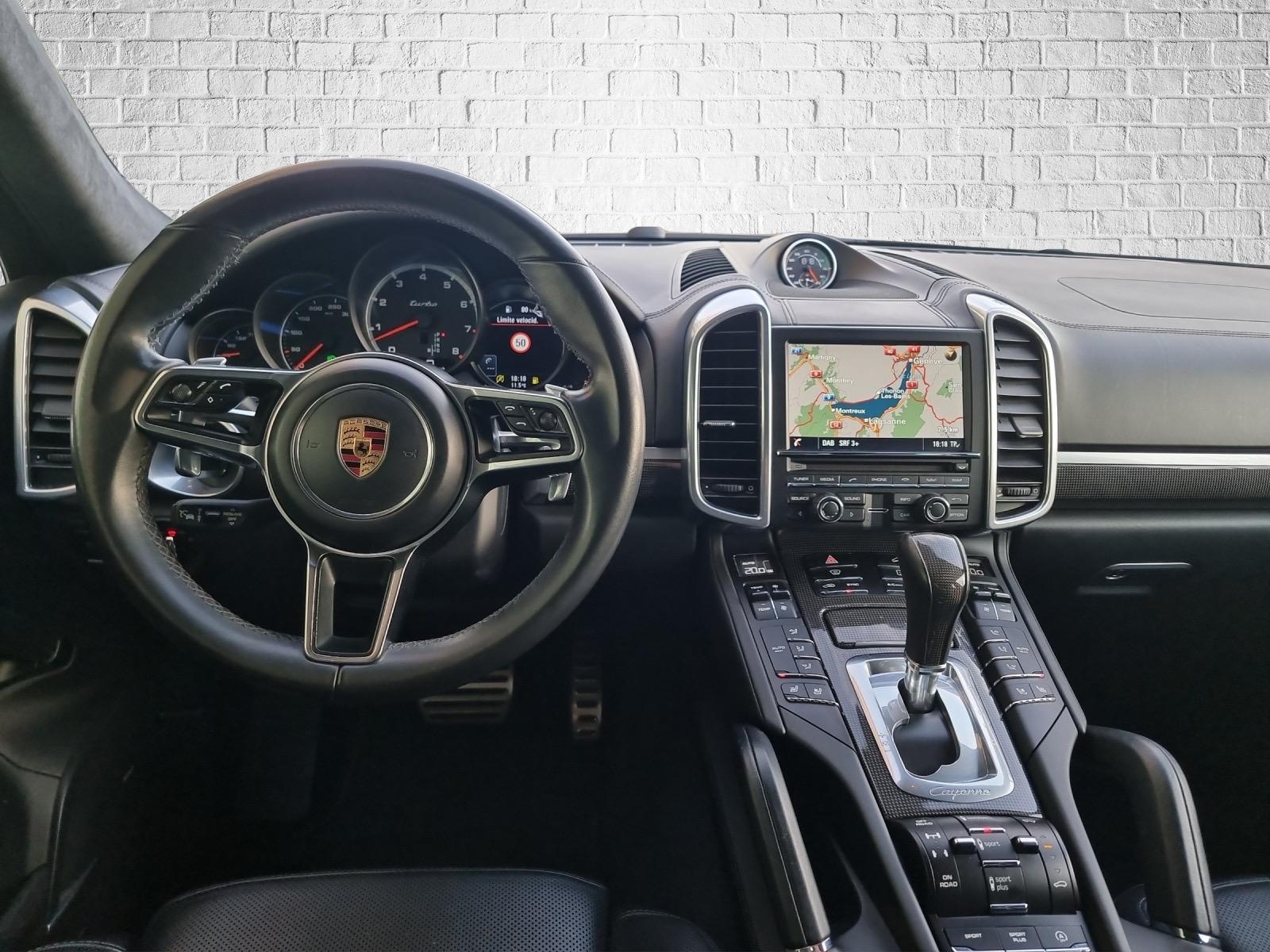PORSCHE Cayenne Turbo-image-9