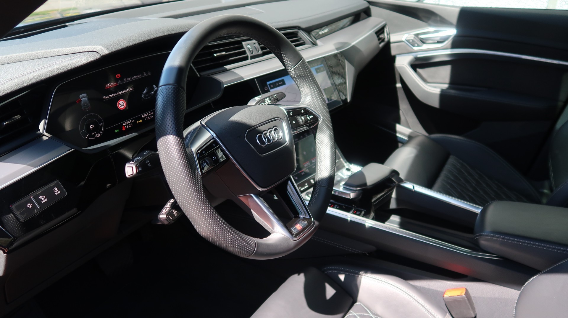 AUDI e-tron 55 Sportback S Line quattro-image-6