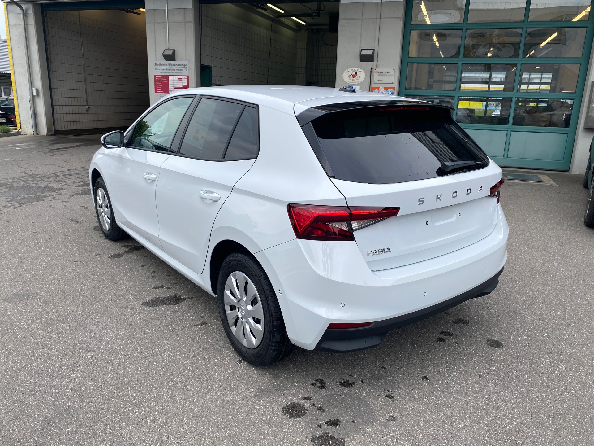 SKODA Fabia 1.0 TSI Selection DSG Küng Edition-image-7