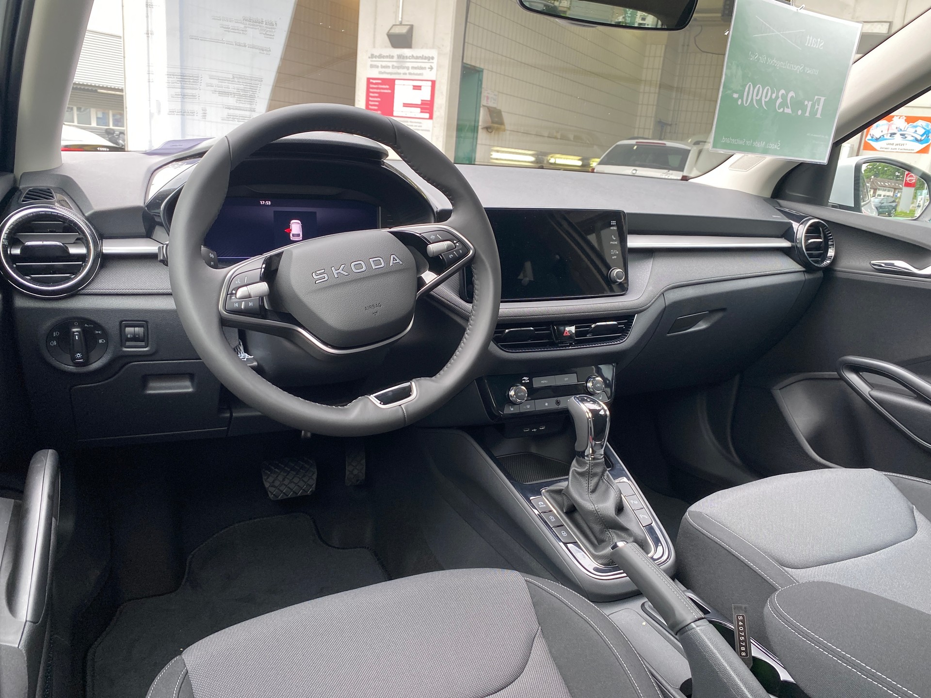 SKODA Fabia 1.0 TSI Selection DSG Küng Edition-image-9