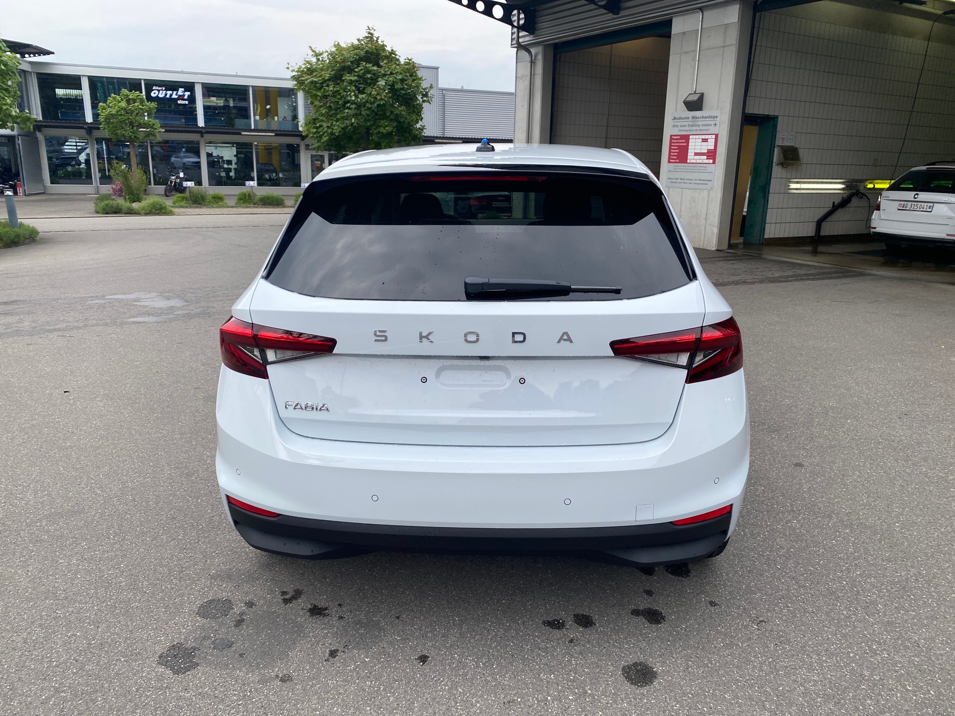 SKODA Fabia 1.0 TSI Selection DSG Küng Edition-image-6