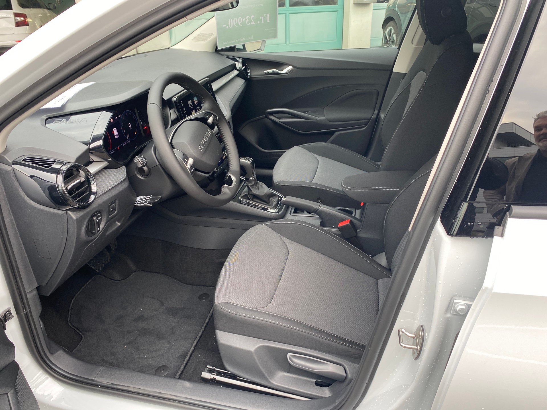 SKODA Fabia 1.0 TSI Selection DSG Küng Edition-image-11