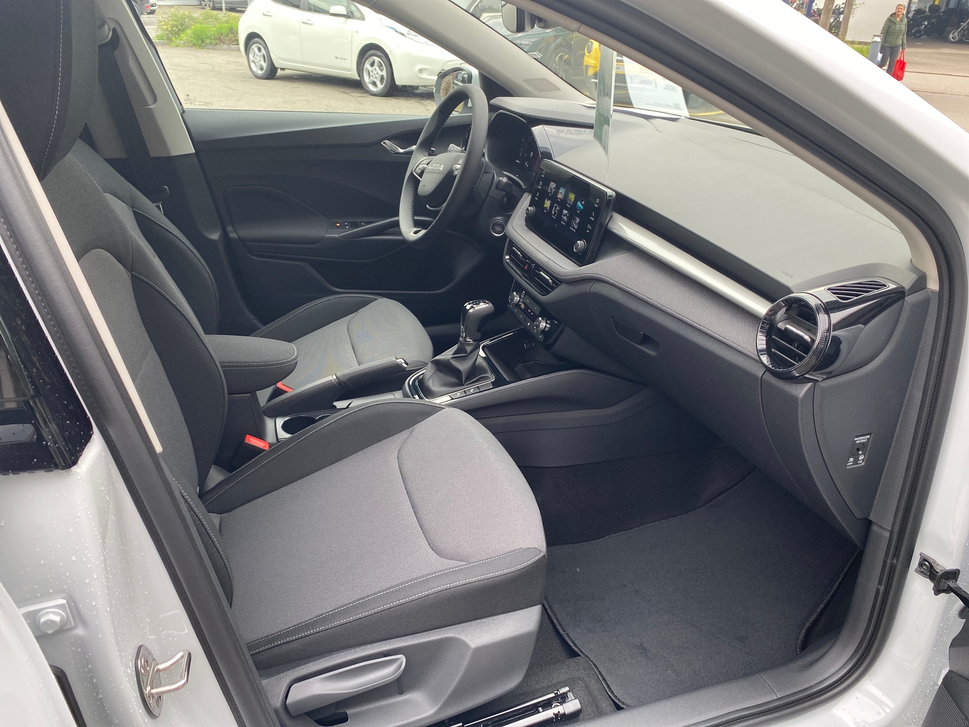 SKODA Fabia 1.0 TSI Selection DSG Küng Edition-image-12