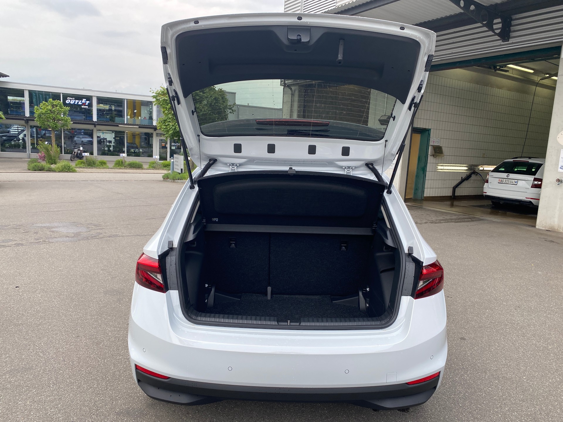 SKODA Fabia 1.0 TSI Selection DSG Küng Edition-image-14