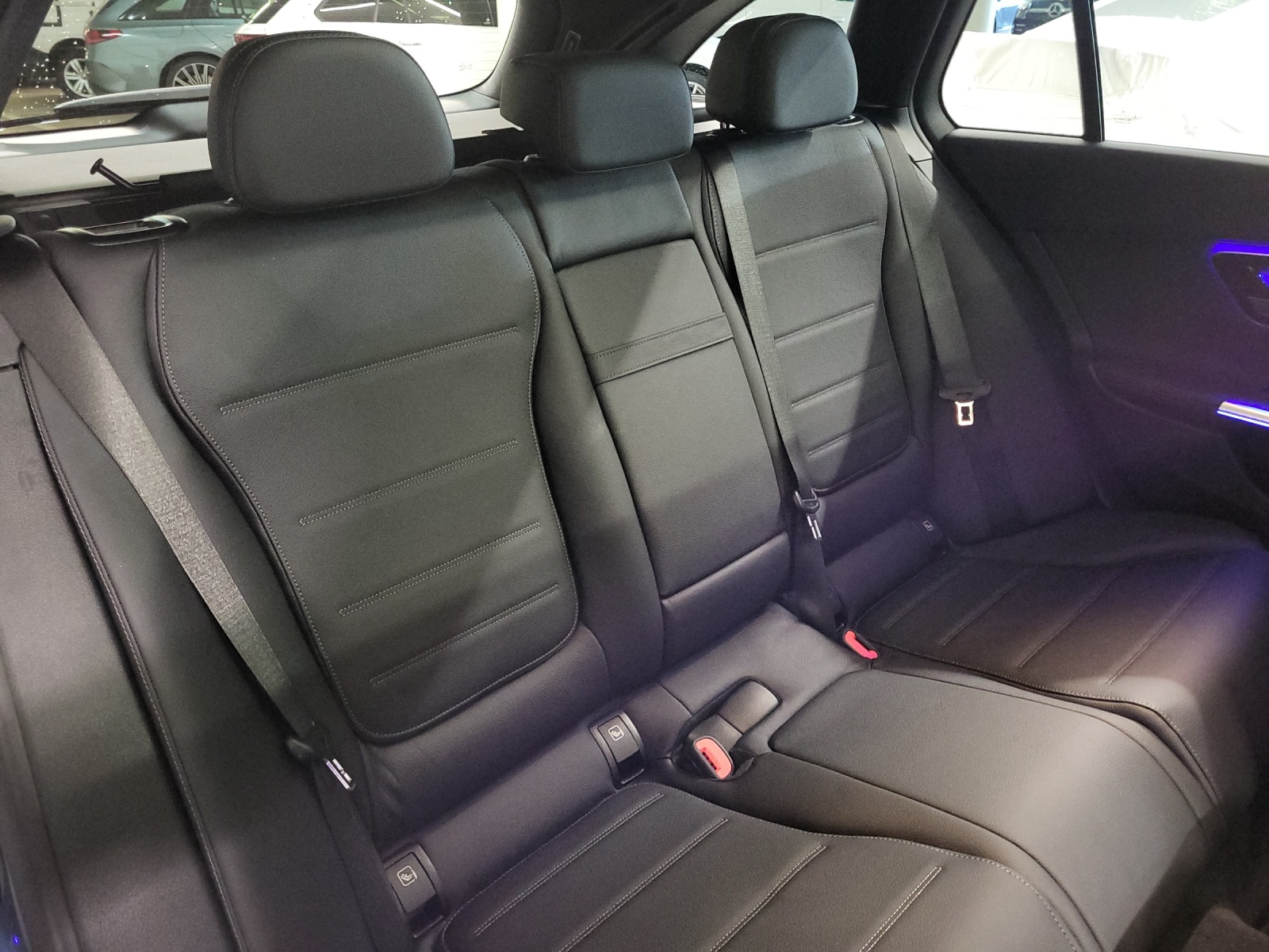 MERCEDES-BENZ C 300 AMG Line 4Matic T-image-9