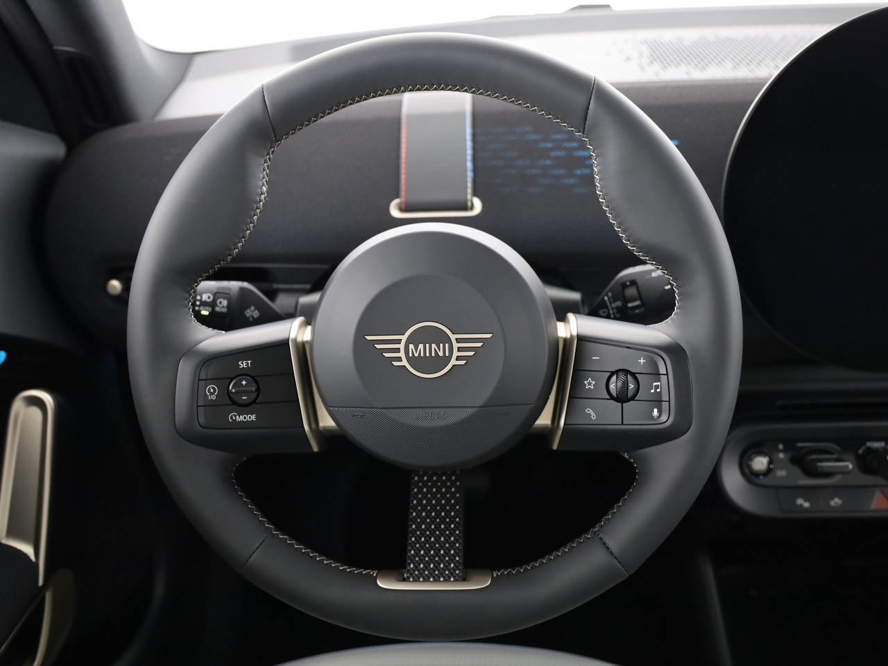 MINI Aceman E-image-18