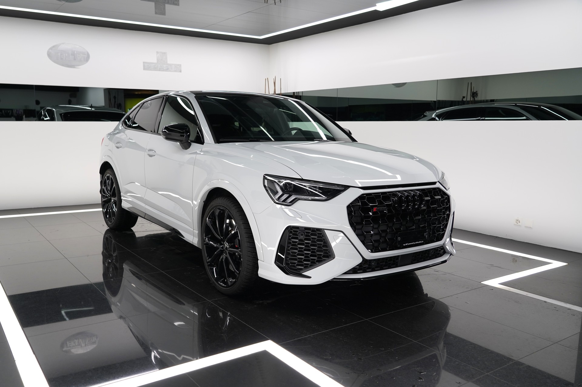 AUDI RS Q3 SB 2.5 TFSI quattro-showroom-element-1