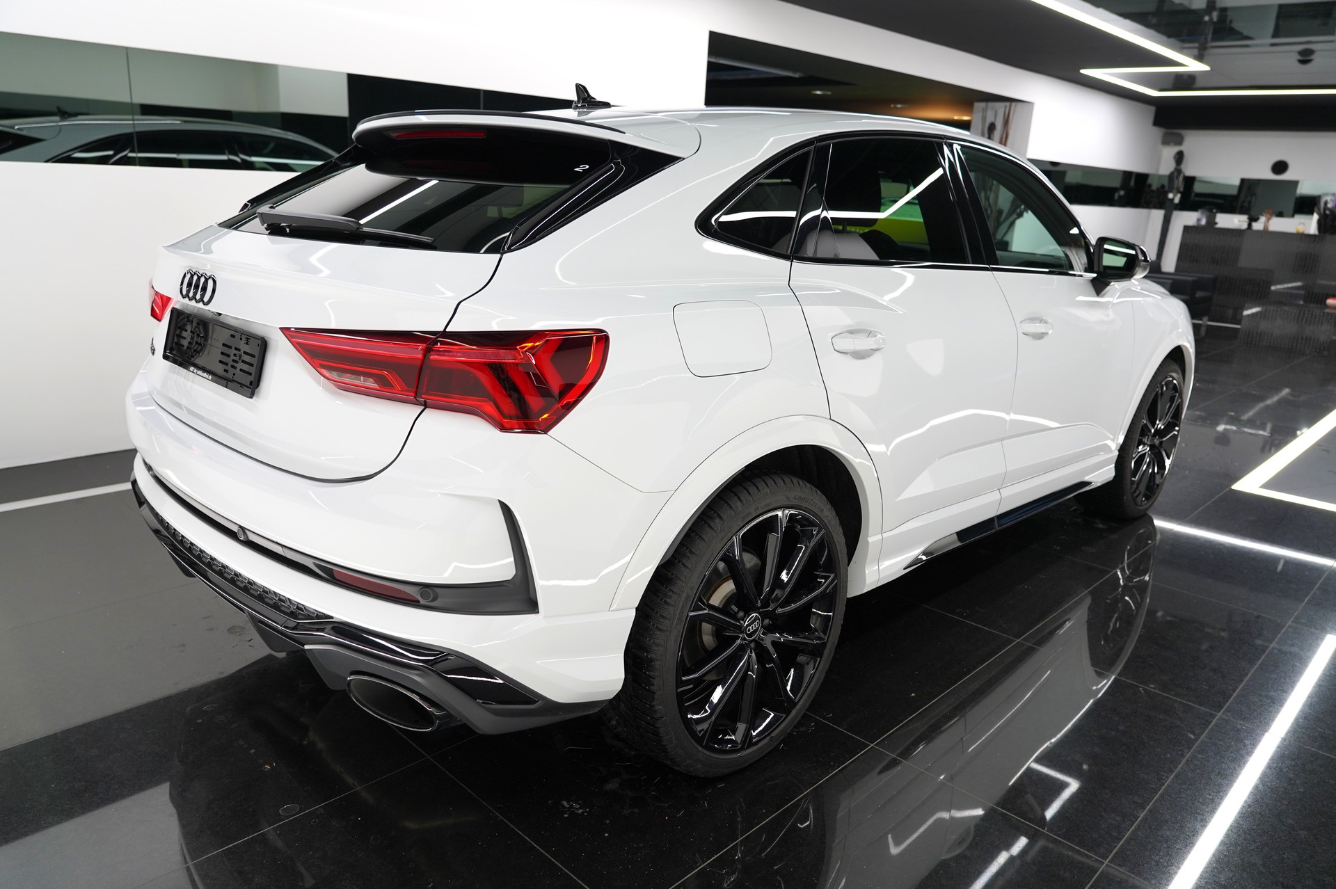 AUDI RS Q3 SB 2.5 TFSI quattro-showroom-element-3