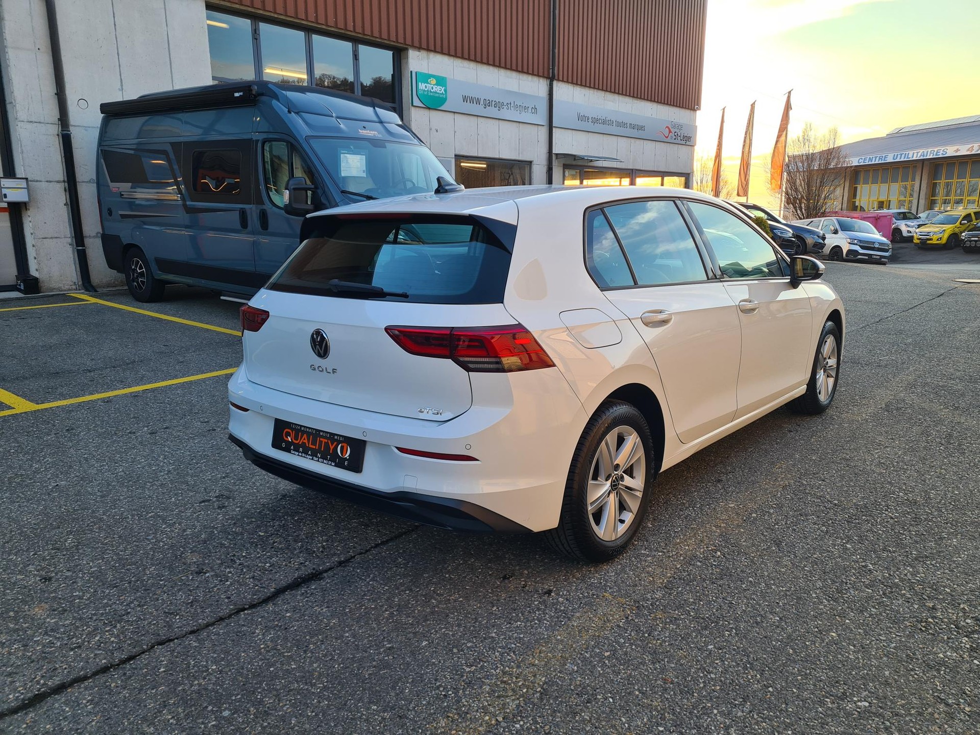 VW Golf 1.0 eTSI mHEV ACT Life DSG-image-4