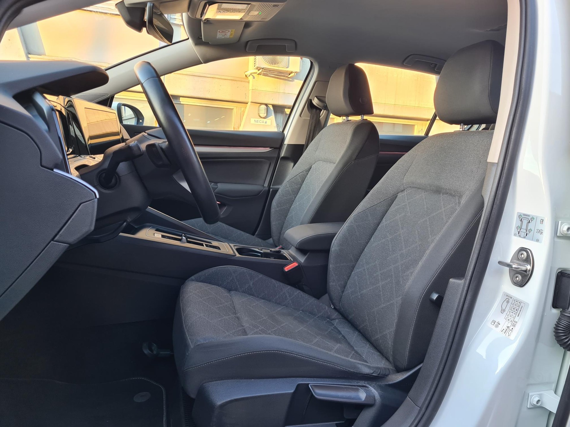 VW Golf 1.0 eTSI mHEV ACT Life DSG-image-7