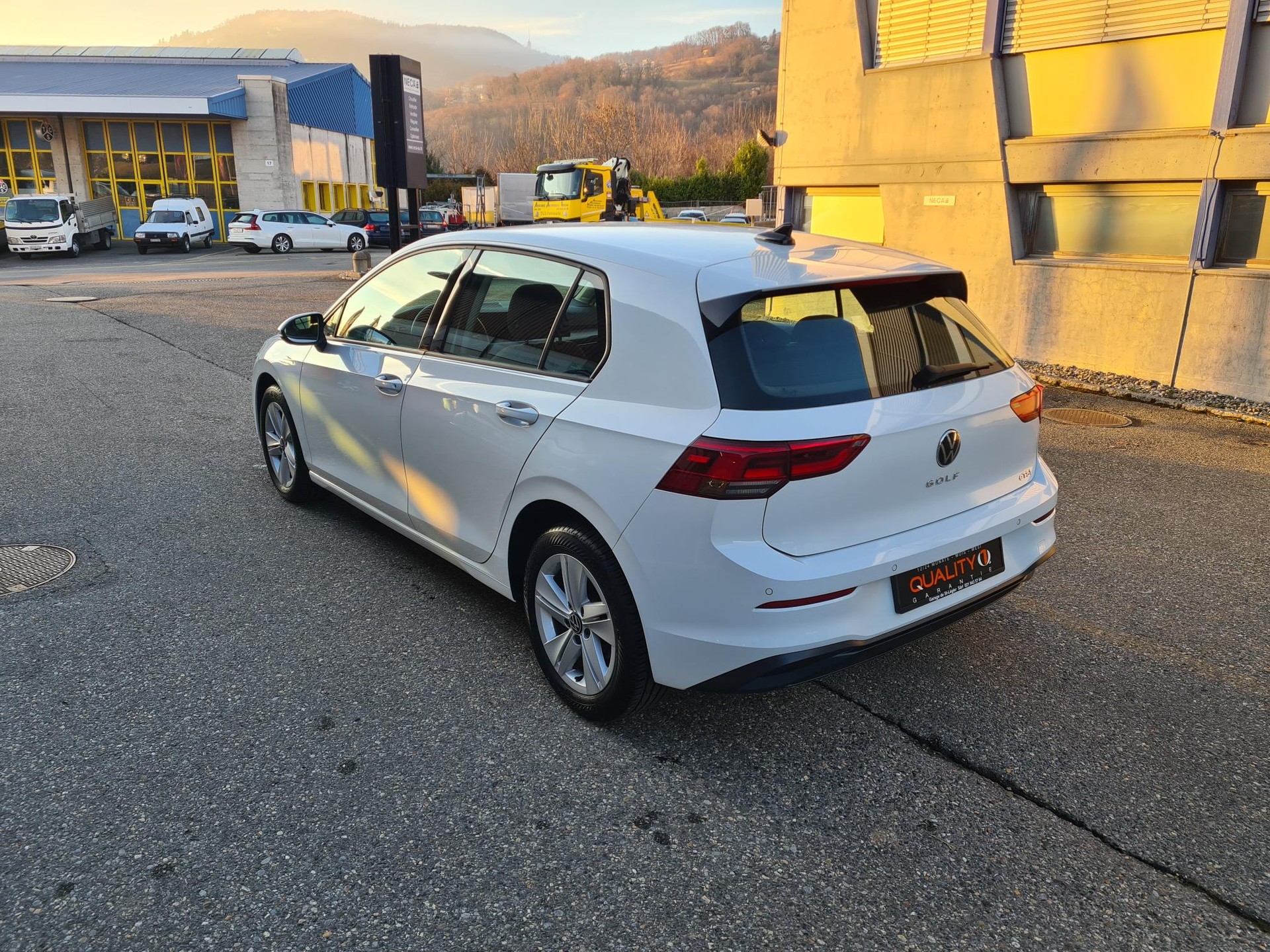 VW Golf 1.0 eTSI mHEV ACT Life DSG-image-3