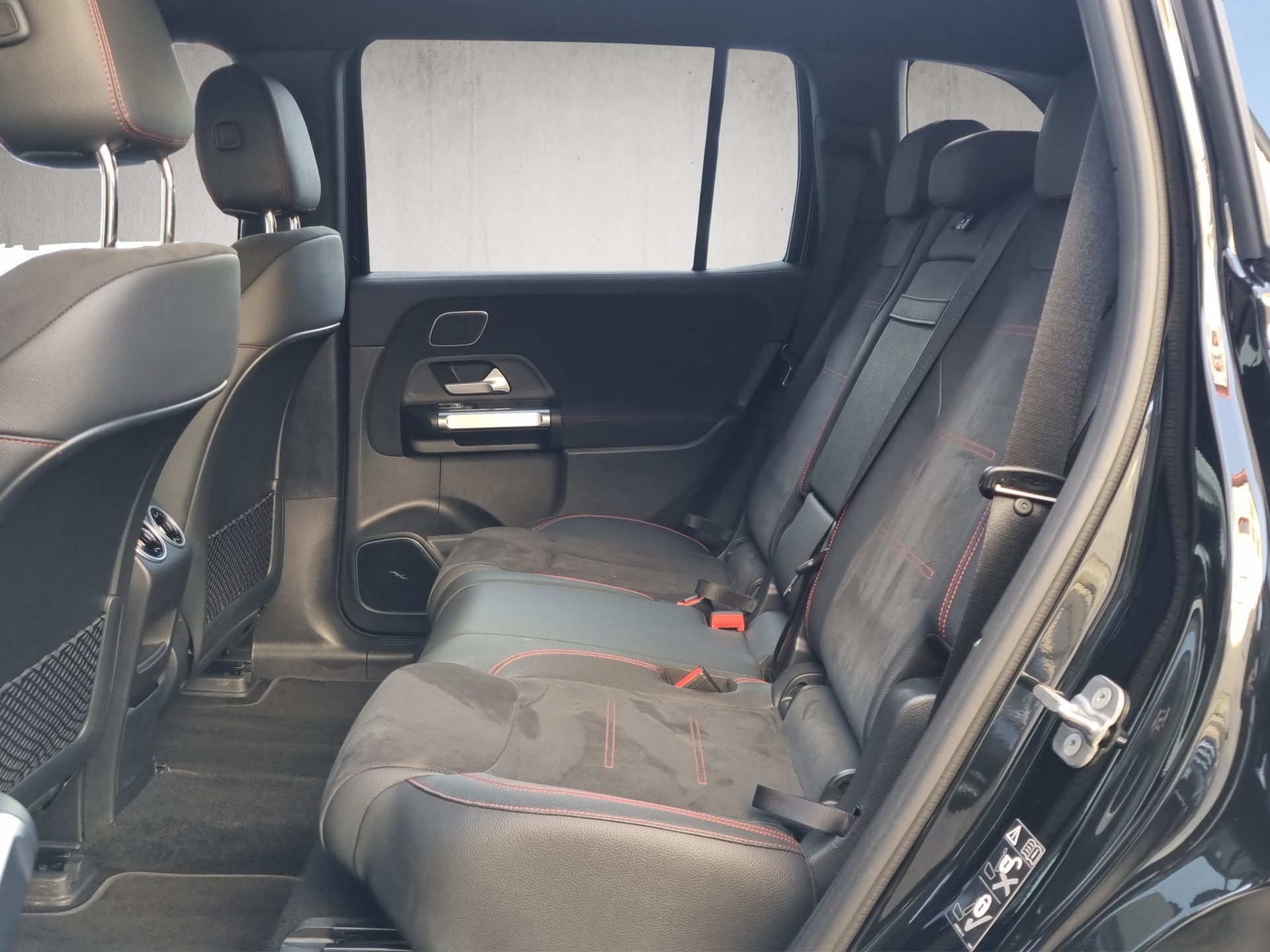 MERCEDES-BENZ EQB 350-image-10