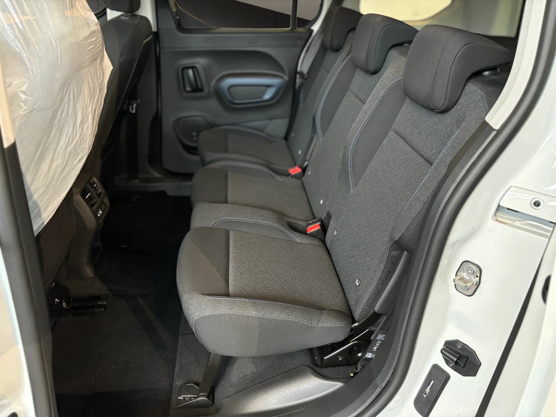 PEUGEOT Rifter 1.5 BlueHDi Allure Pack-image-11