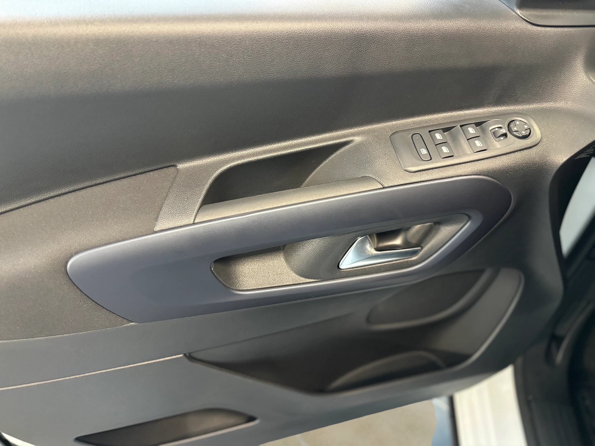 PEUGEOT Rifter 1.5 BlueHDi Allure Pack-image-9