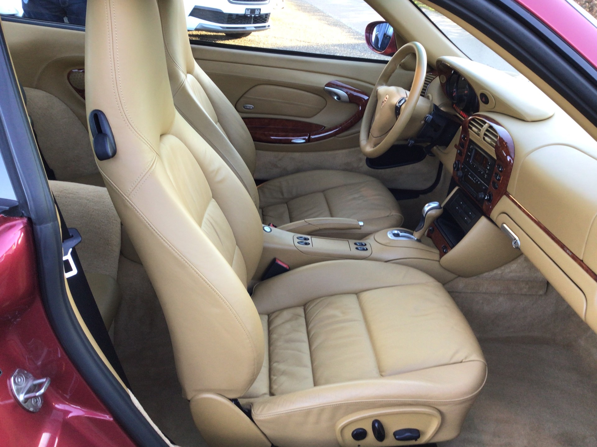 PORSCHE 911 Carrera4-image-6