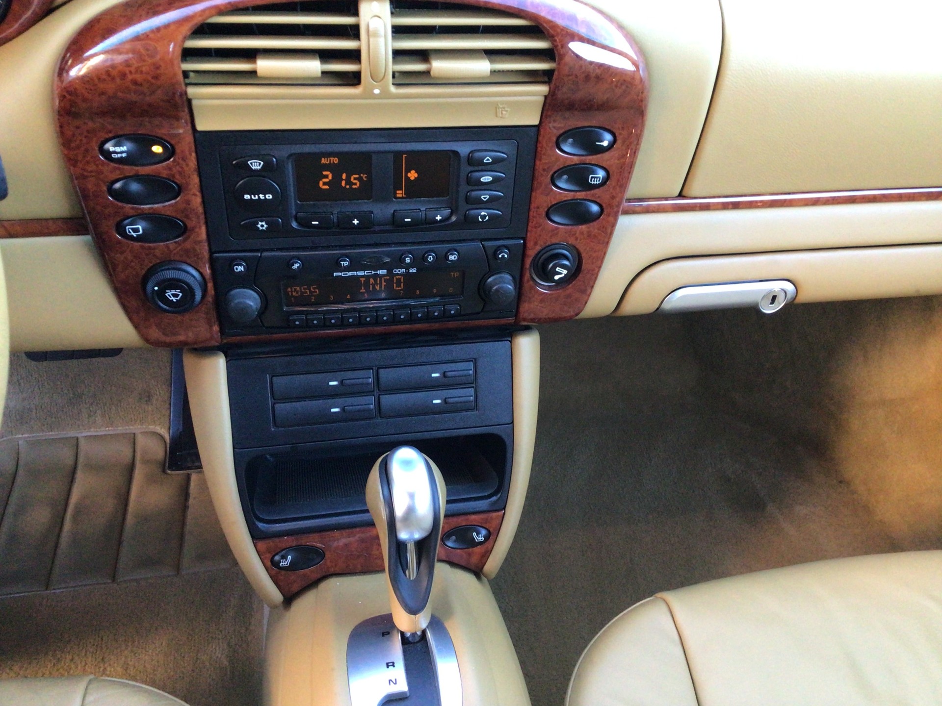 PORSCHE 911 Carrera4-image-11