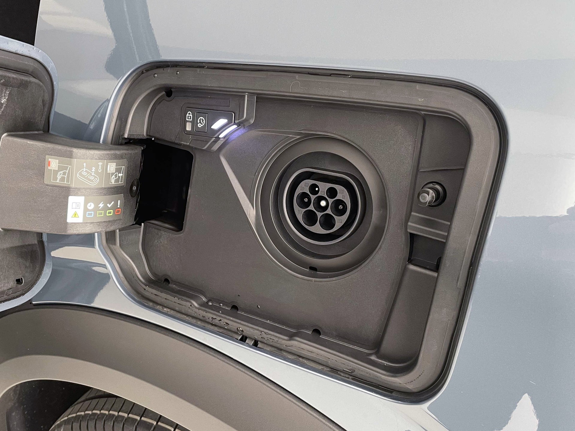 PEUGEOT 5008 1.6 PHEV GT-image-28