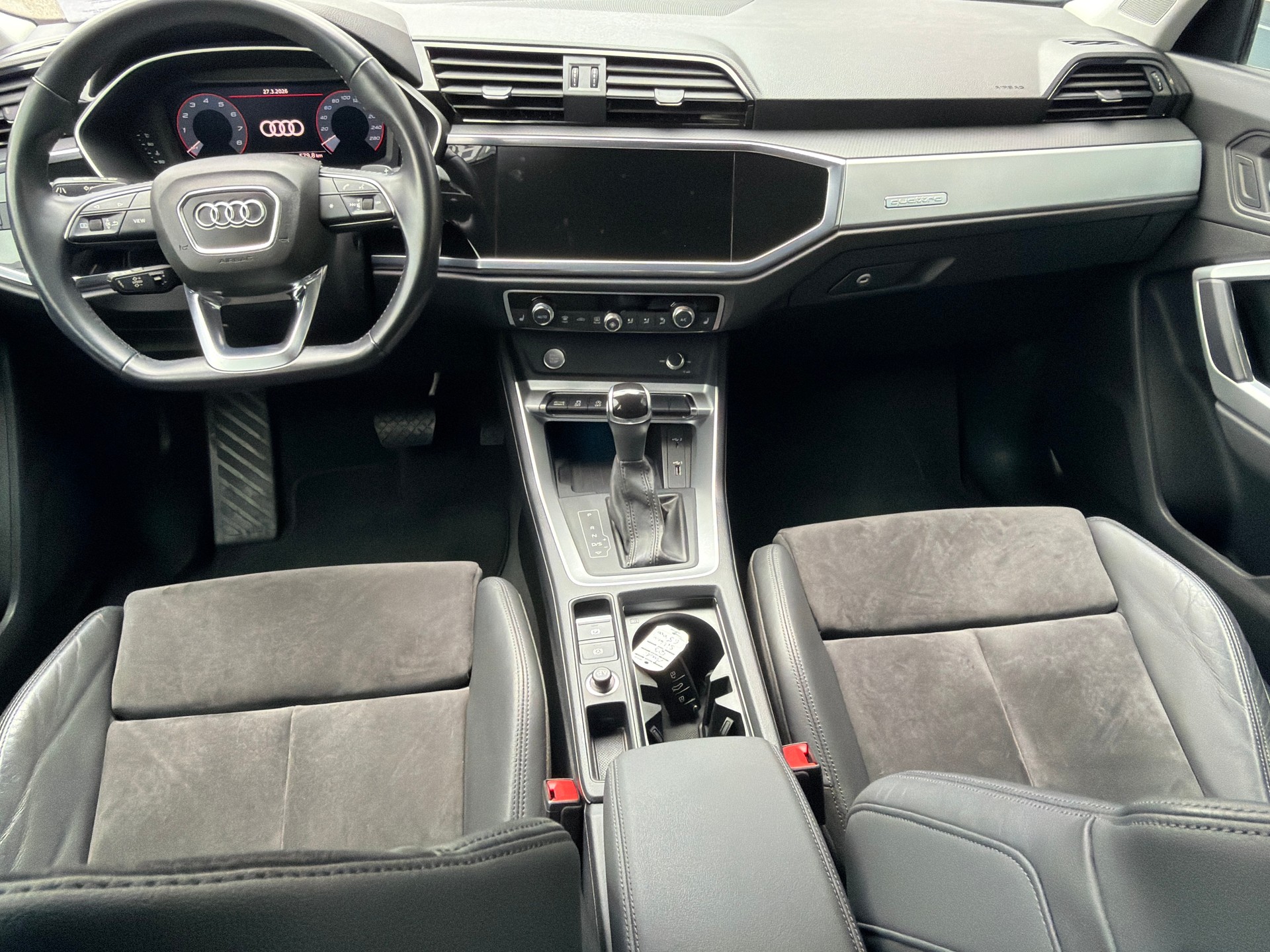 AUDI Q3 40 TFSI S-Line advanced quattro S-tronic-image-10