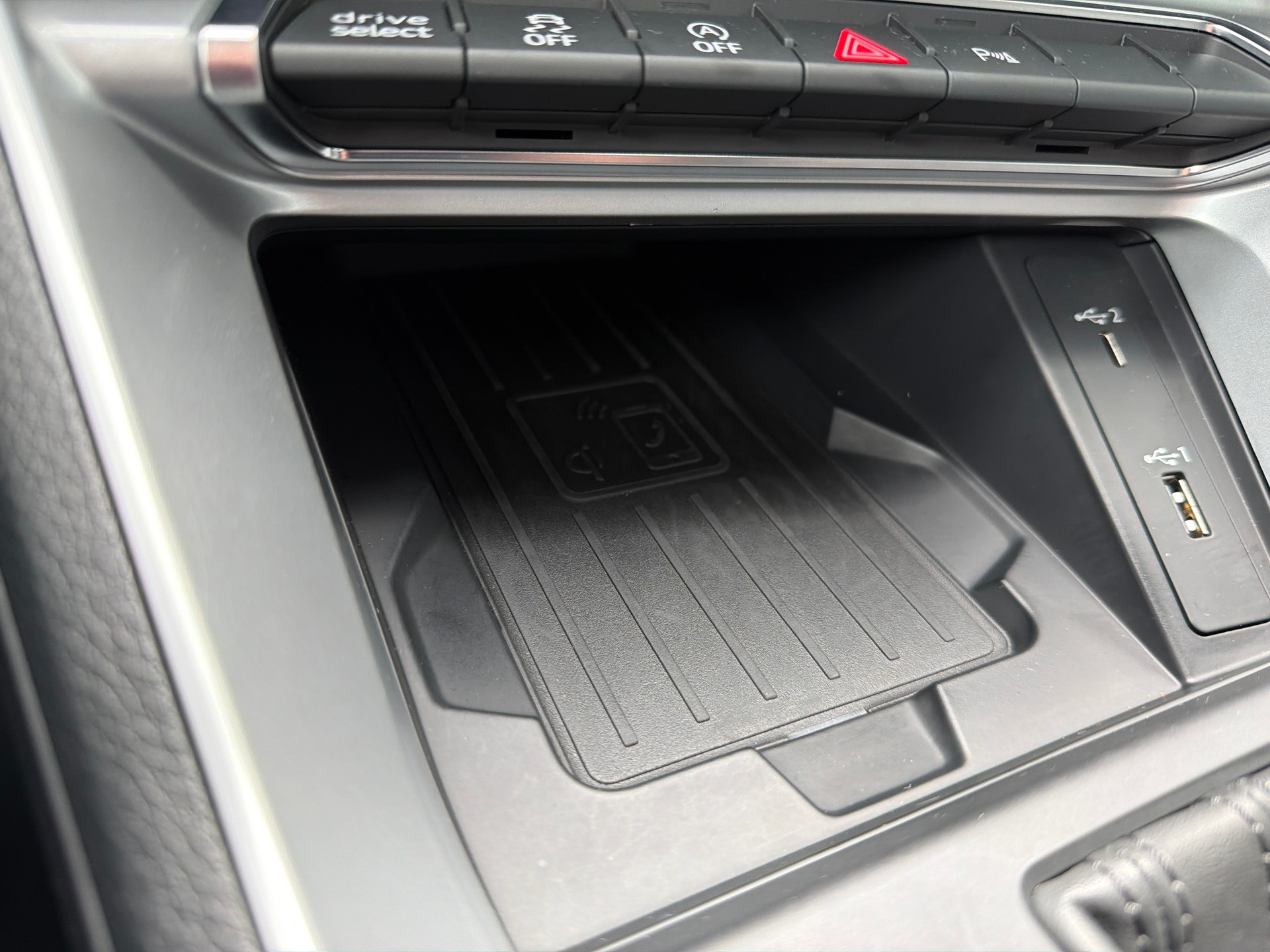 AUDI Q3 40 TFSI S-Line advanced quattro S-tronic-image-17