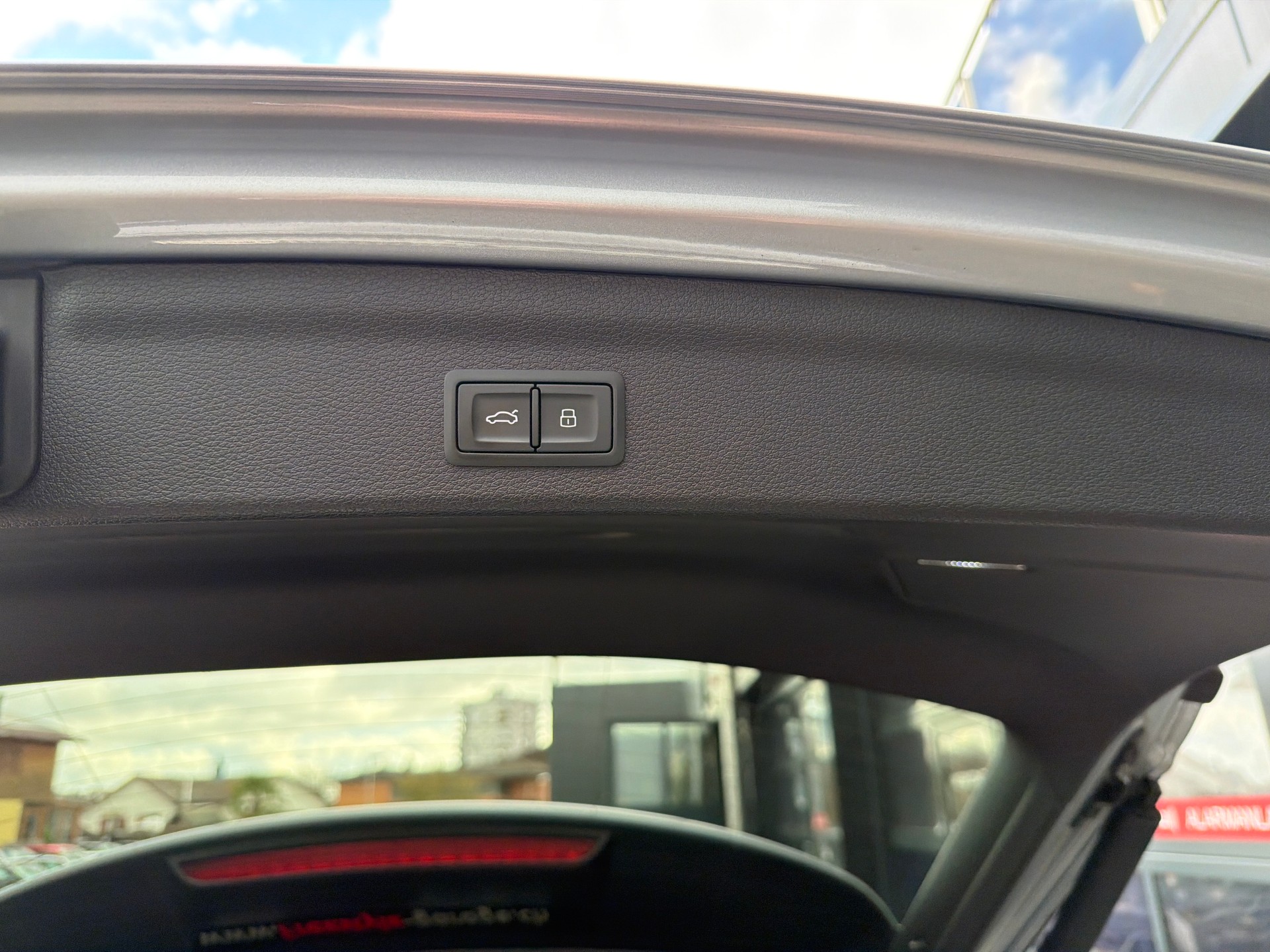 AUDI Q3 40 TFSI S-Line advanced quattro S-tronic-image-6