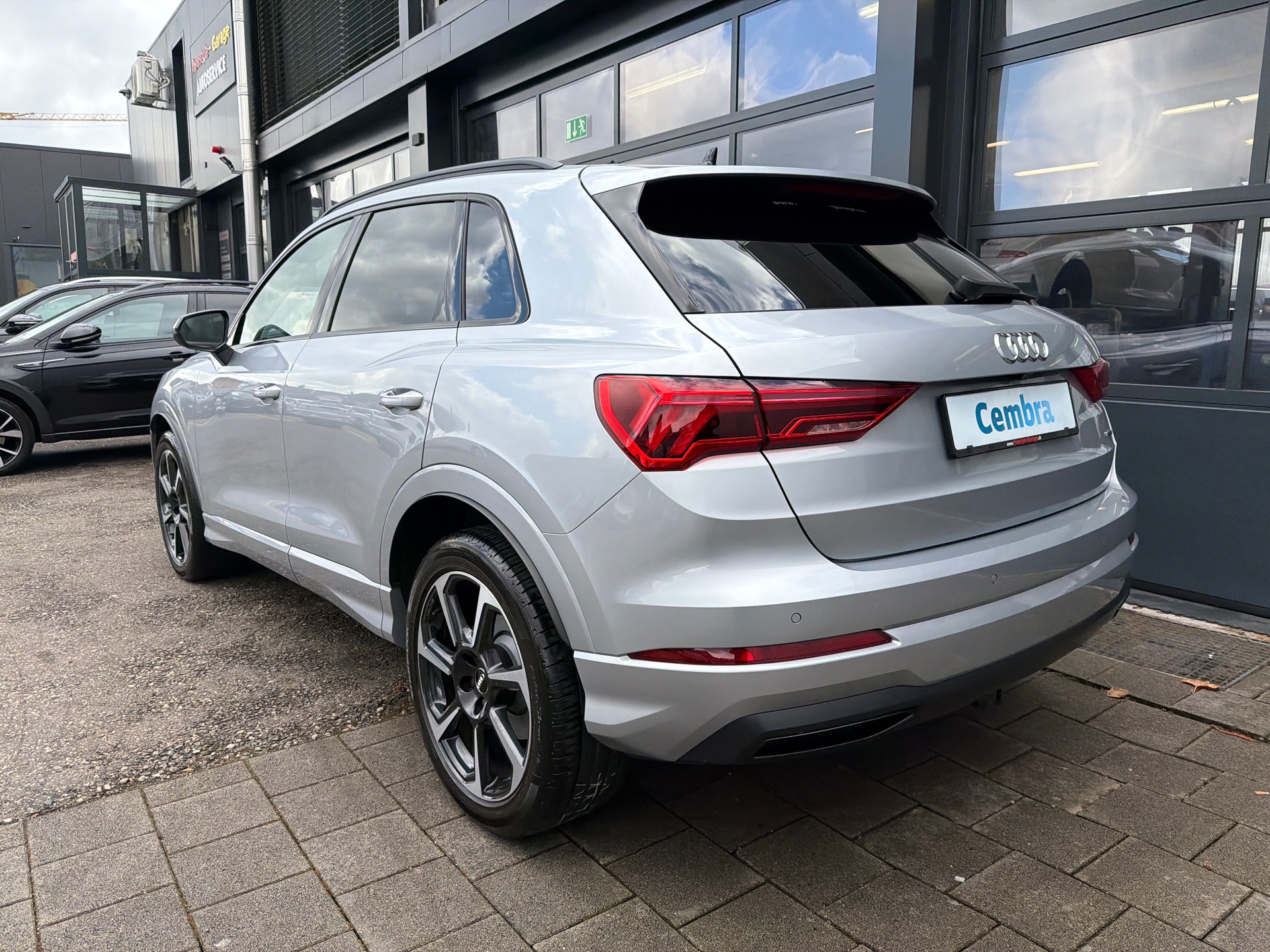 AUDI Q3 40 TFSI S-Line advanced quattro S-tronic-showroom-element-3