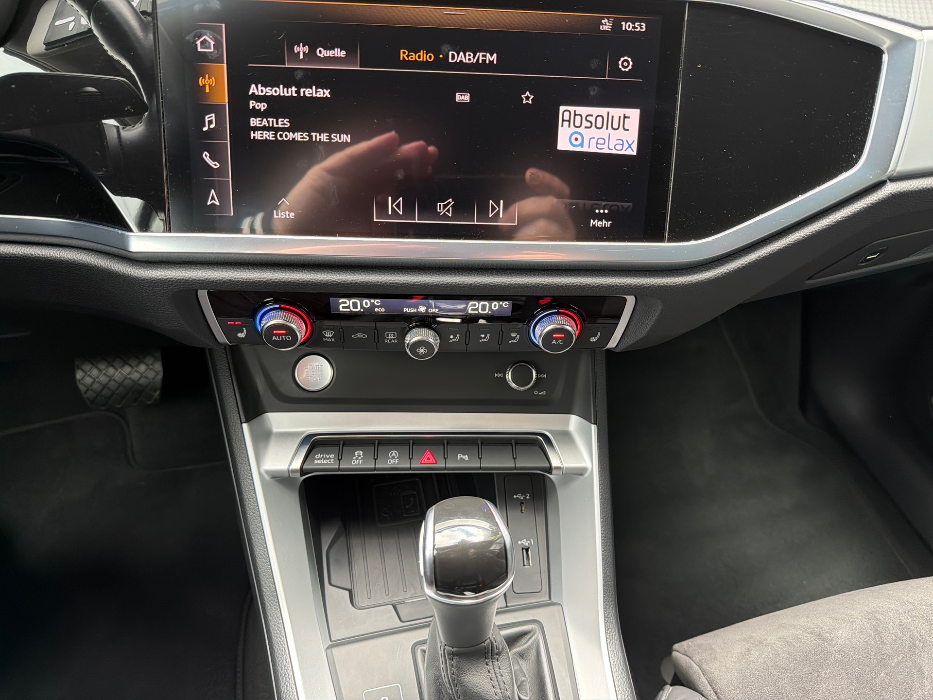AUDI Q3 40 TFSI S-Line advanced quattro S-tronic-image-13