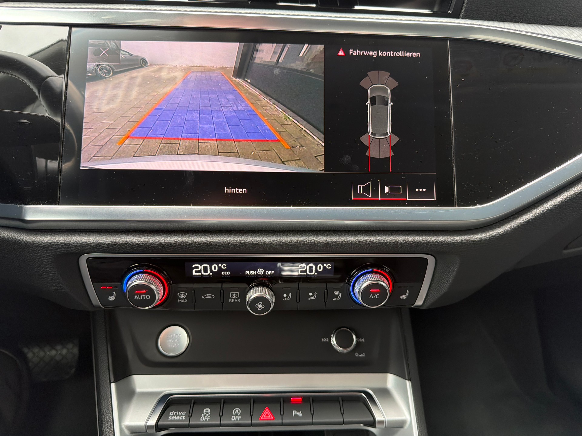 AUDI Q3 40 TFSI S-Line advanced quattro S-tronic-image-12