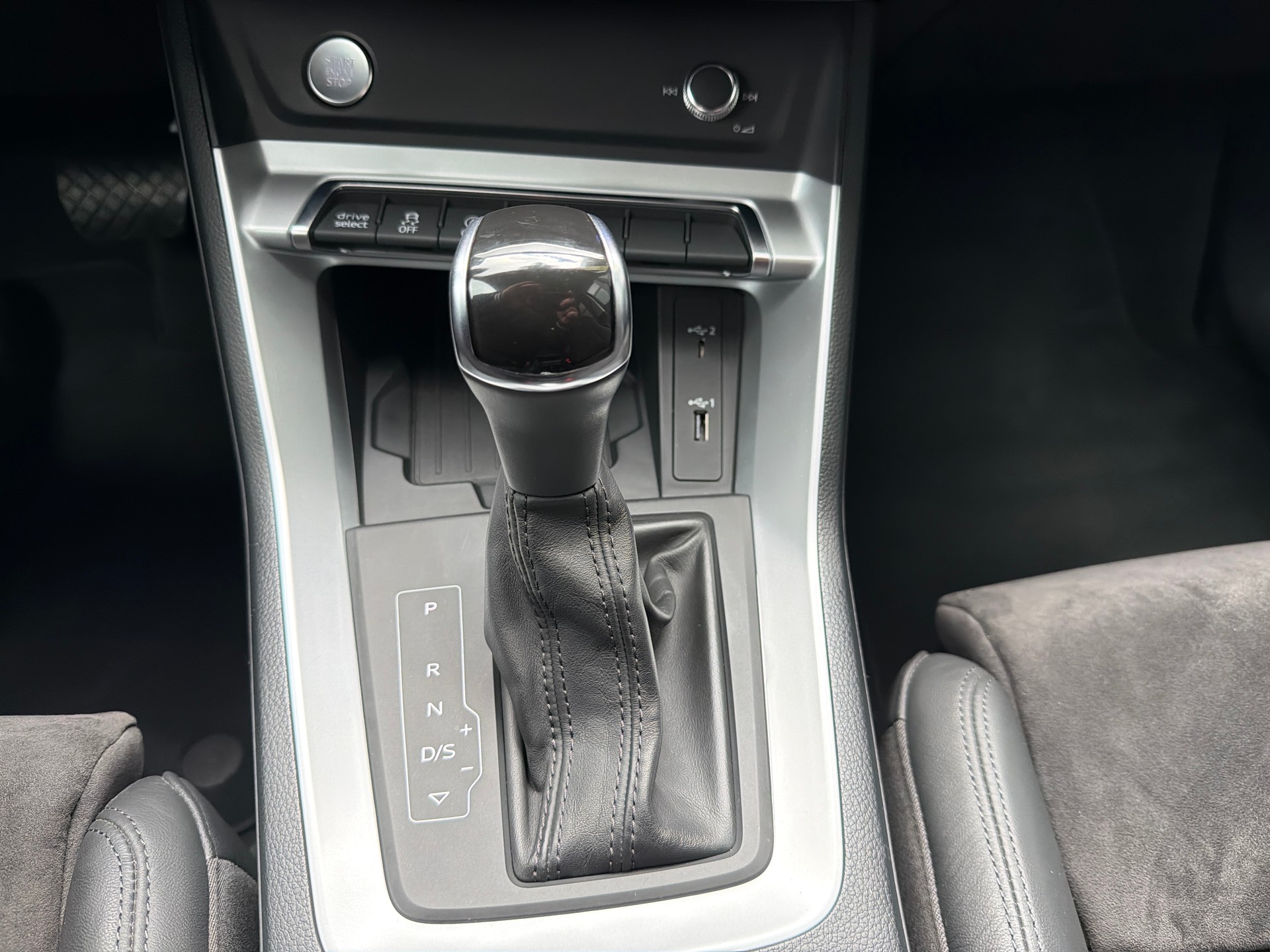 AUDI Q3 40 TFSI S-Line advanced quattro S-tronic-image-16