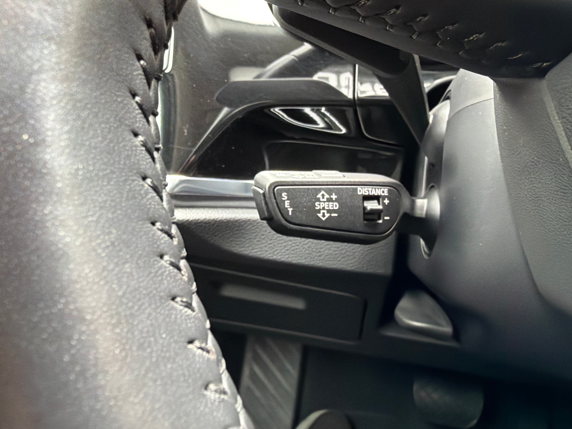 AUDI Q3 40 TFSI S-Line advanced quattro S-tronic-image-19
