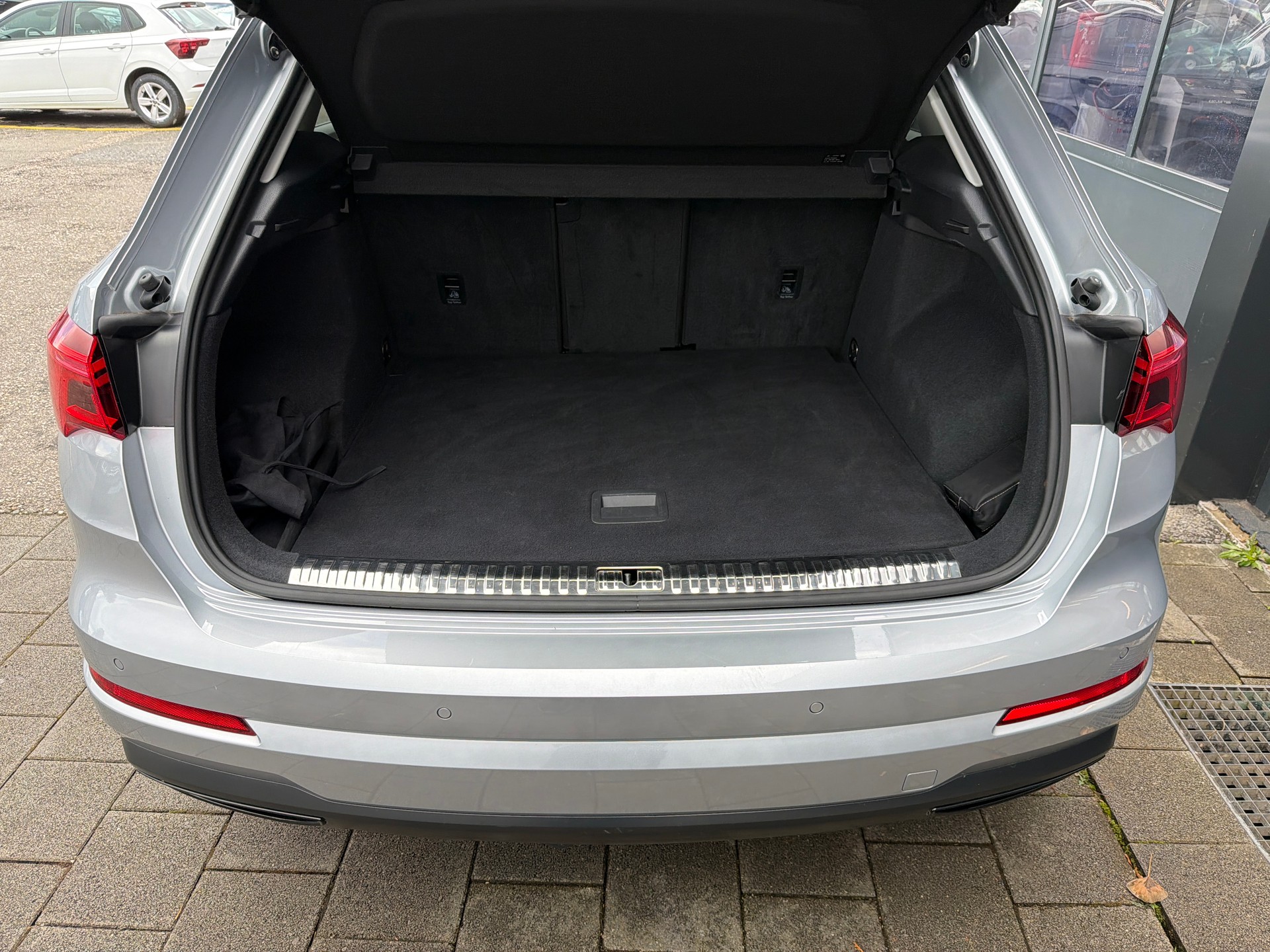 AUDI Q3 40 TFSI S-Line advanced quattro S-tronic-image-5