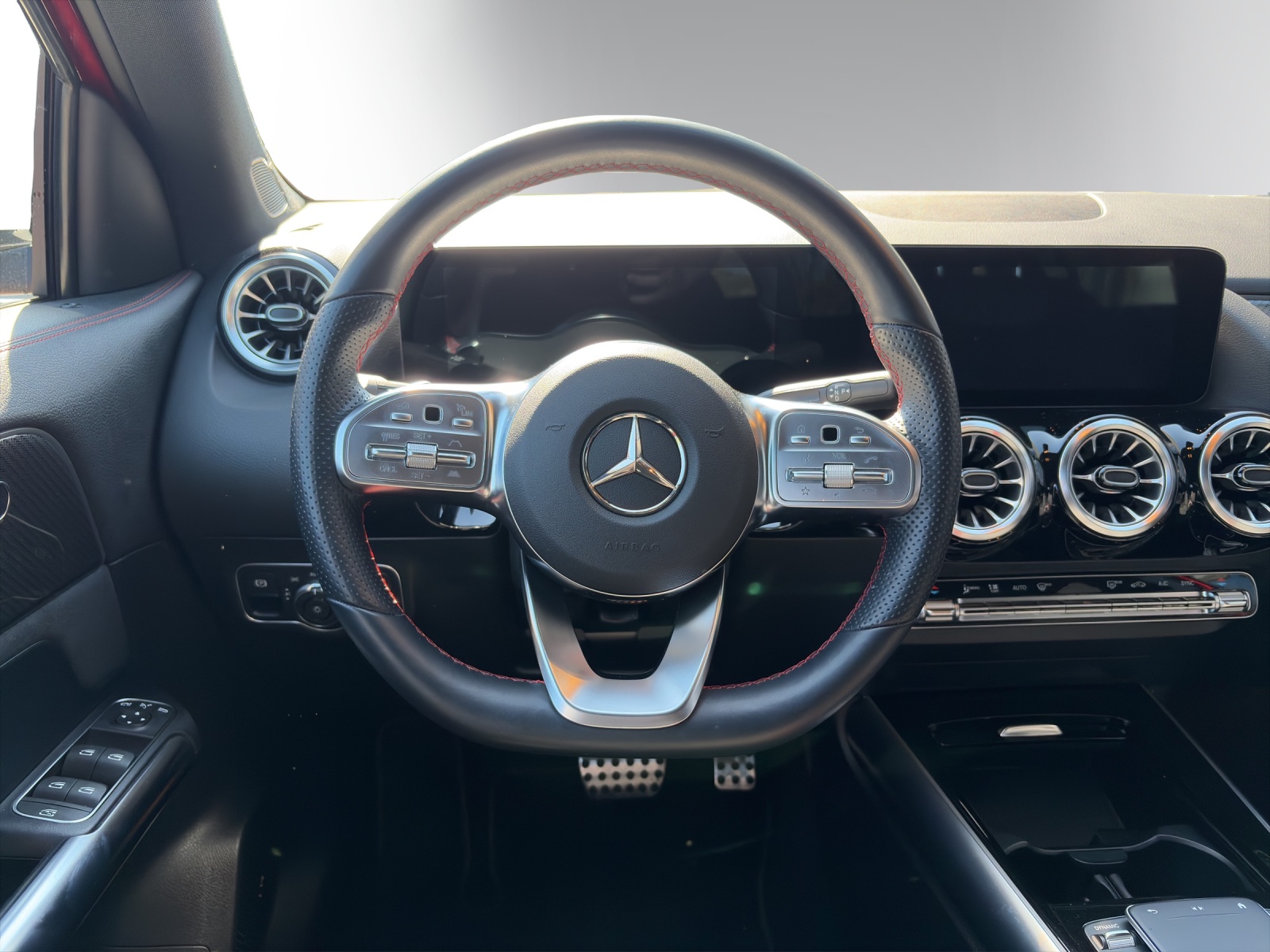 MERCEDES-BENZ GLA 200 4M AMG Line 8G-D-image-12