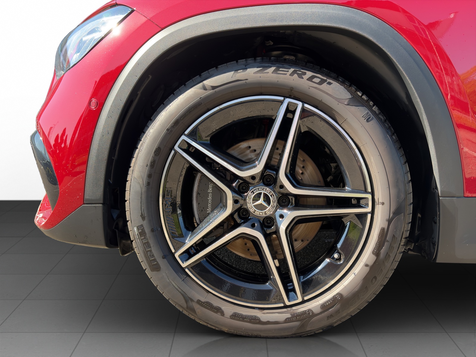 MERCEDES-BENZ GLA 200 4M AMG Line 8G-D-showroom-element-3