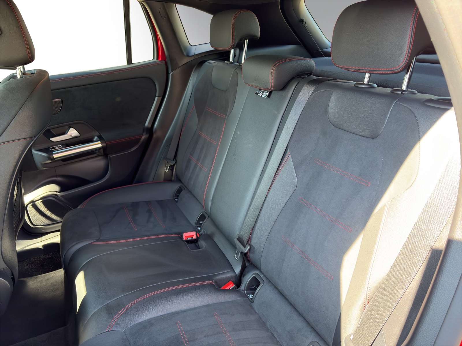 MERCEDES-BENZ GLA 200 4M AMG Line 8G-D-image-9