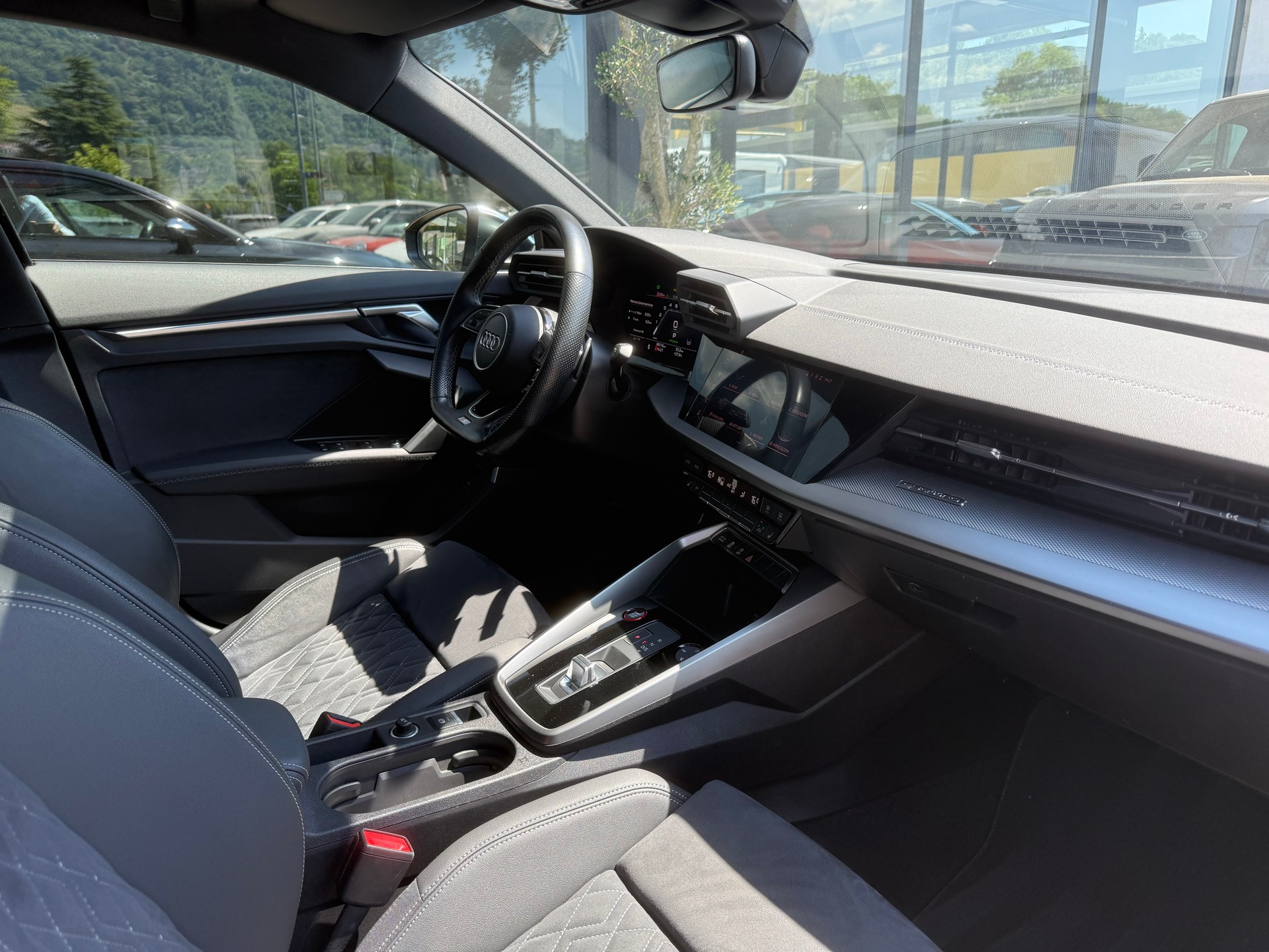 AUDI S3 Sportback 2.0 TFSI quattro S-tronic-image-12