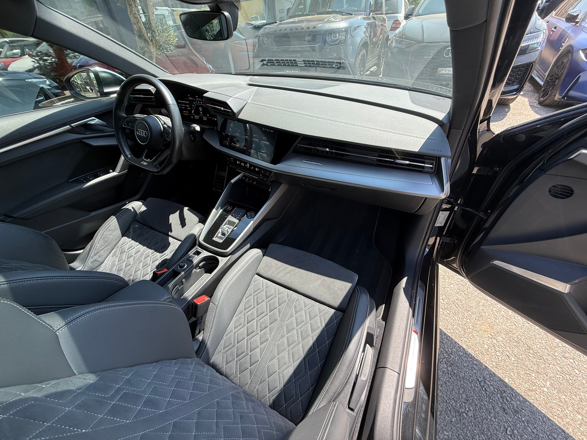 AUDI S3 Sportback 2.0 TFSI quattro S-tronic-image-11